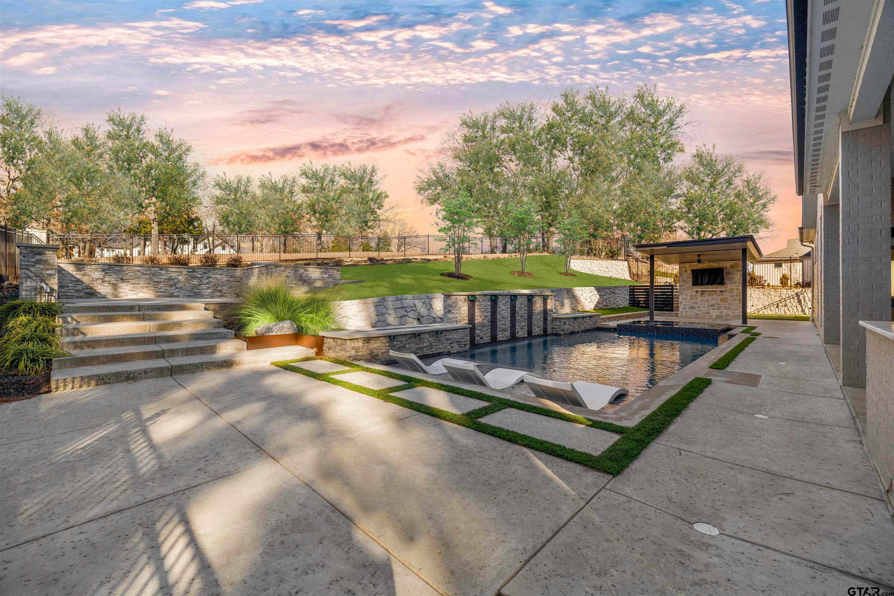 2432 Bellview Circle