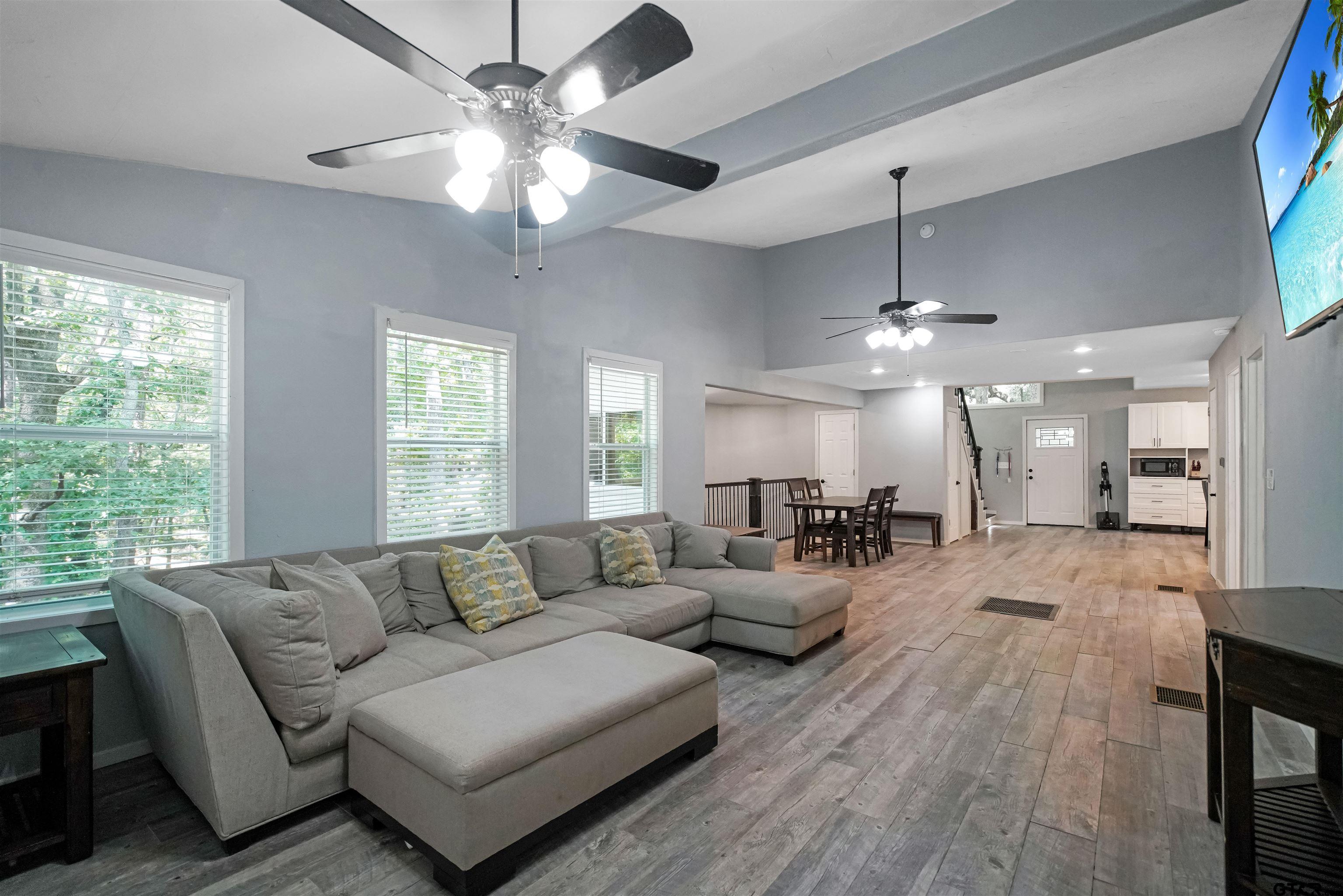 2228 W Holly Trail