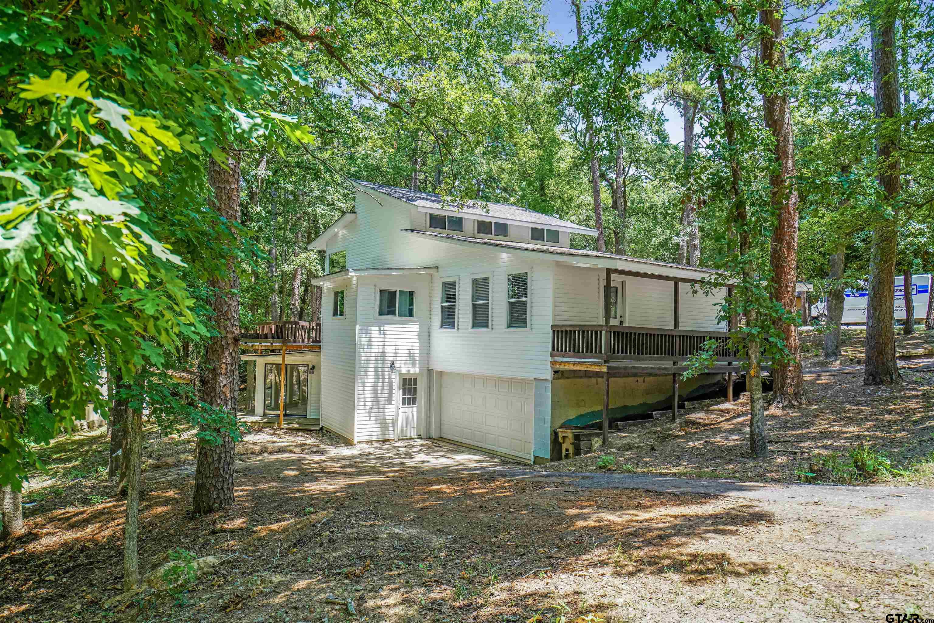2228 W Holly Trail