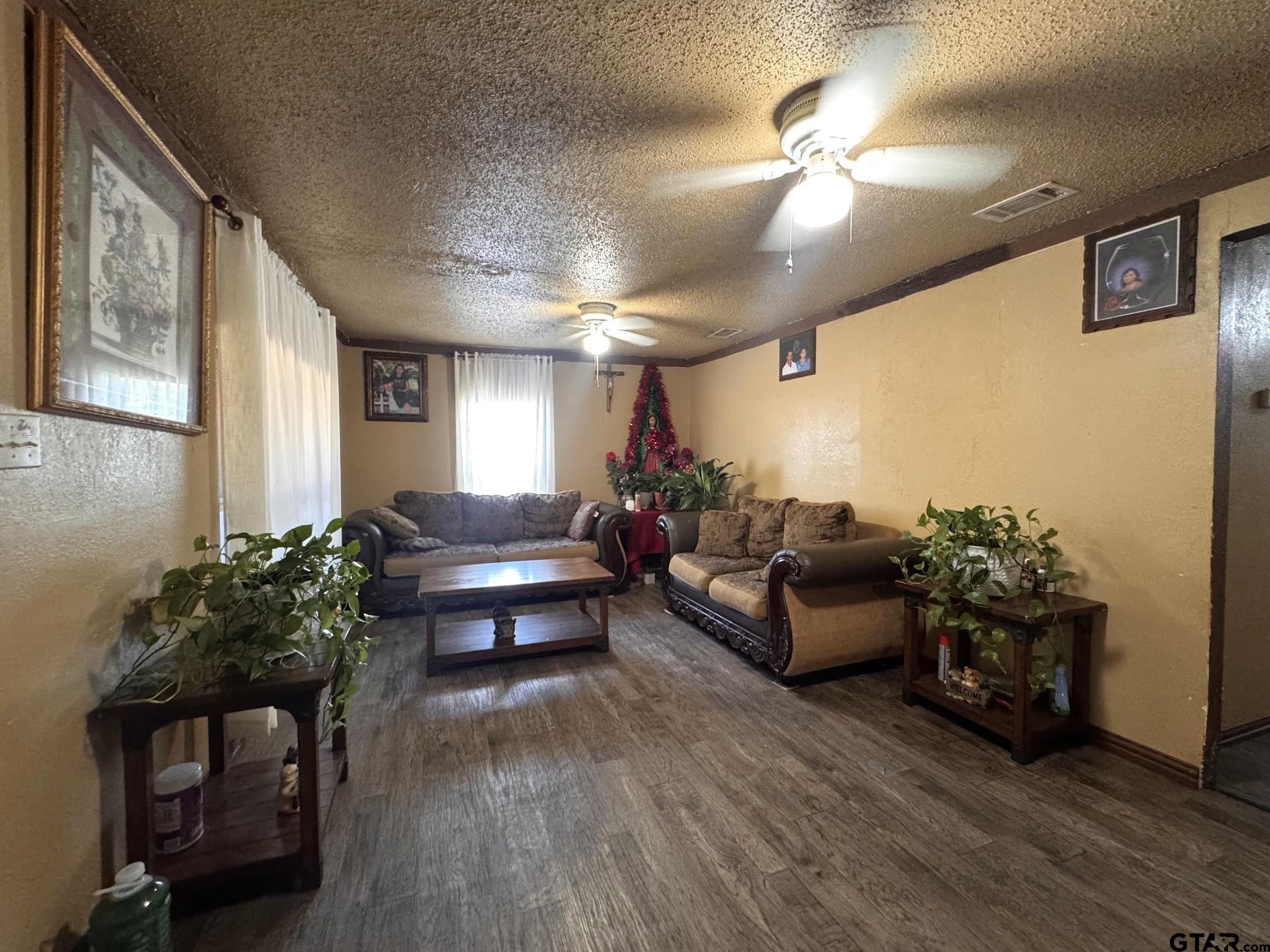7205 N Hwy 271