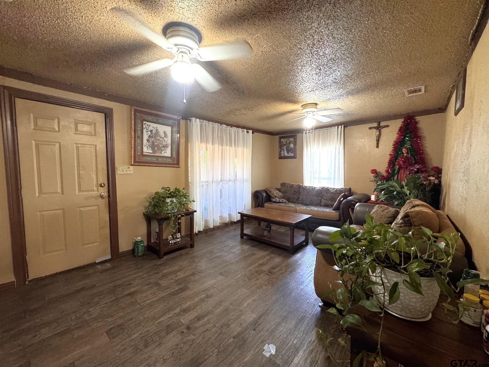 7205 N Hwy 271