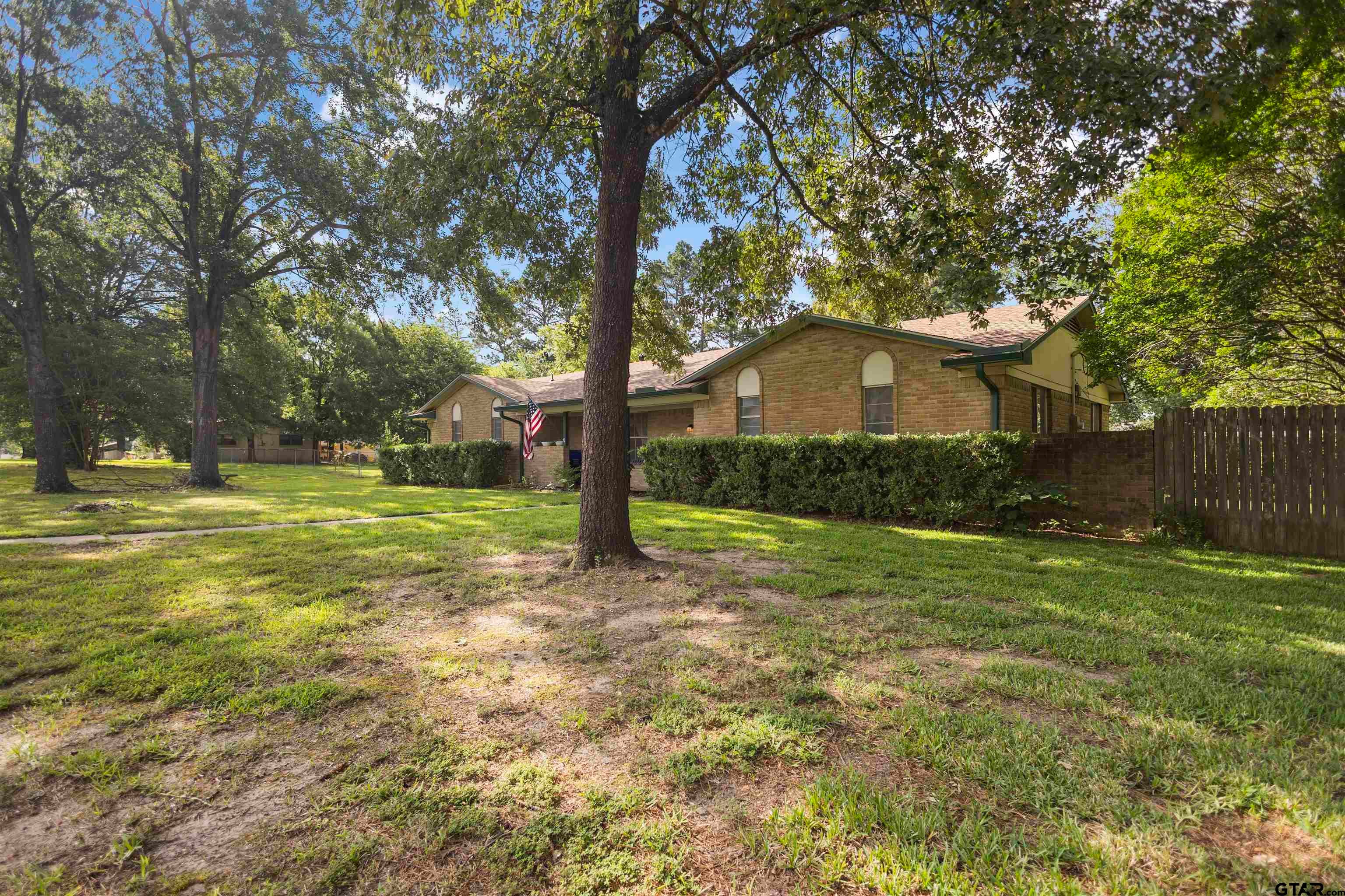 1009 Caprice Dr.