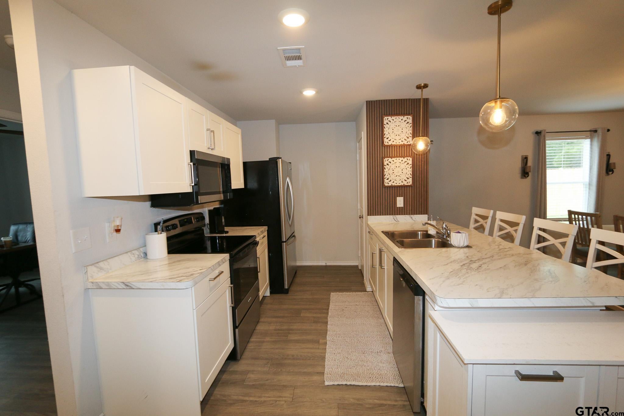 1206 River Oaks Lane