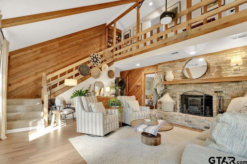 409 Lakeview