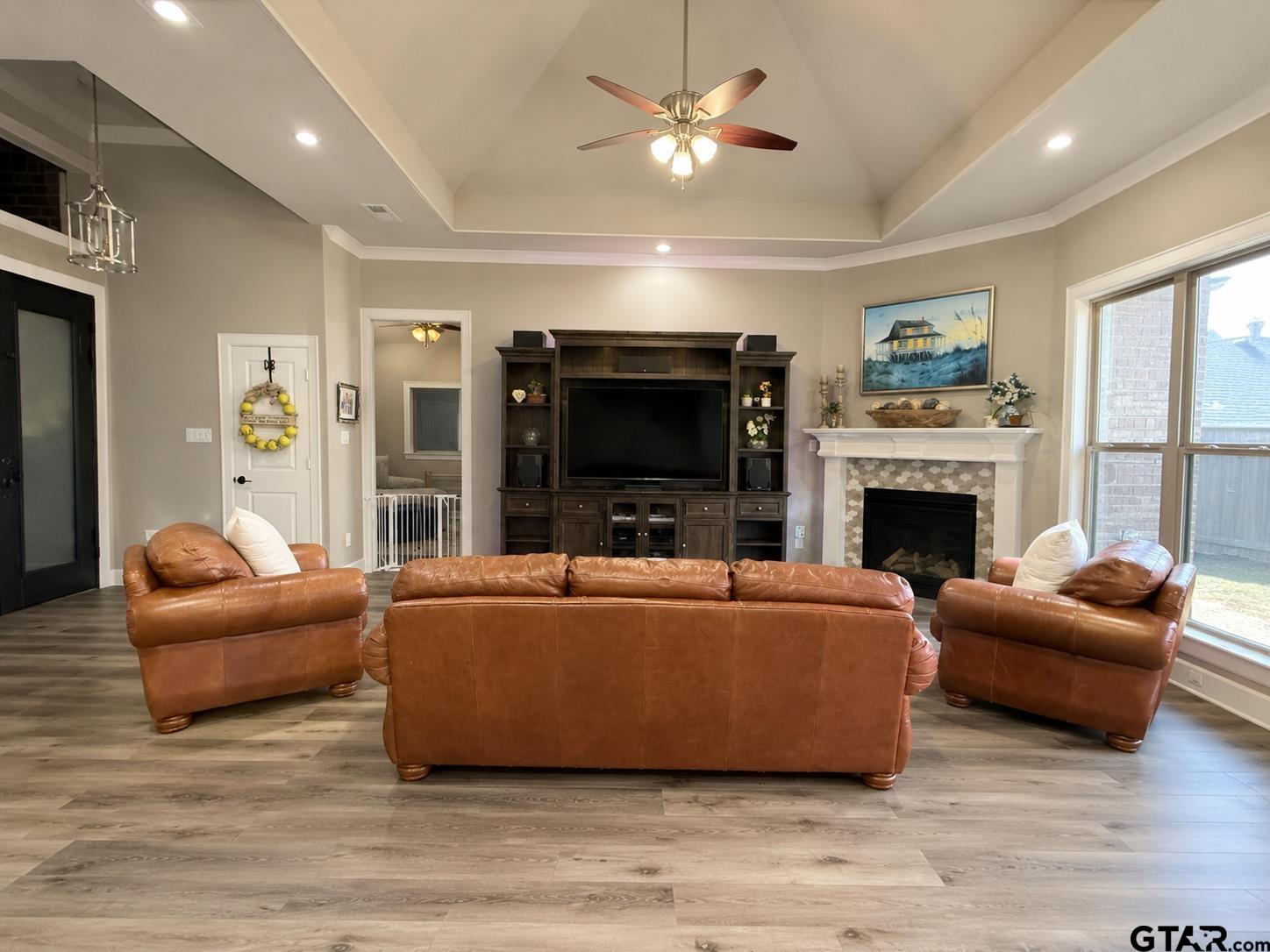 2213 Rana Park