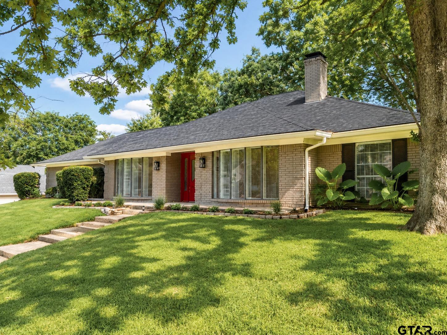 1802 Everglades Dr.