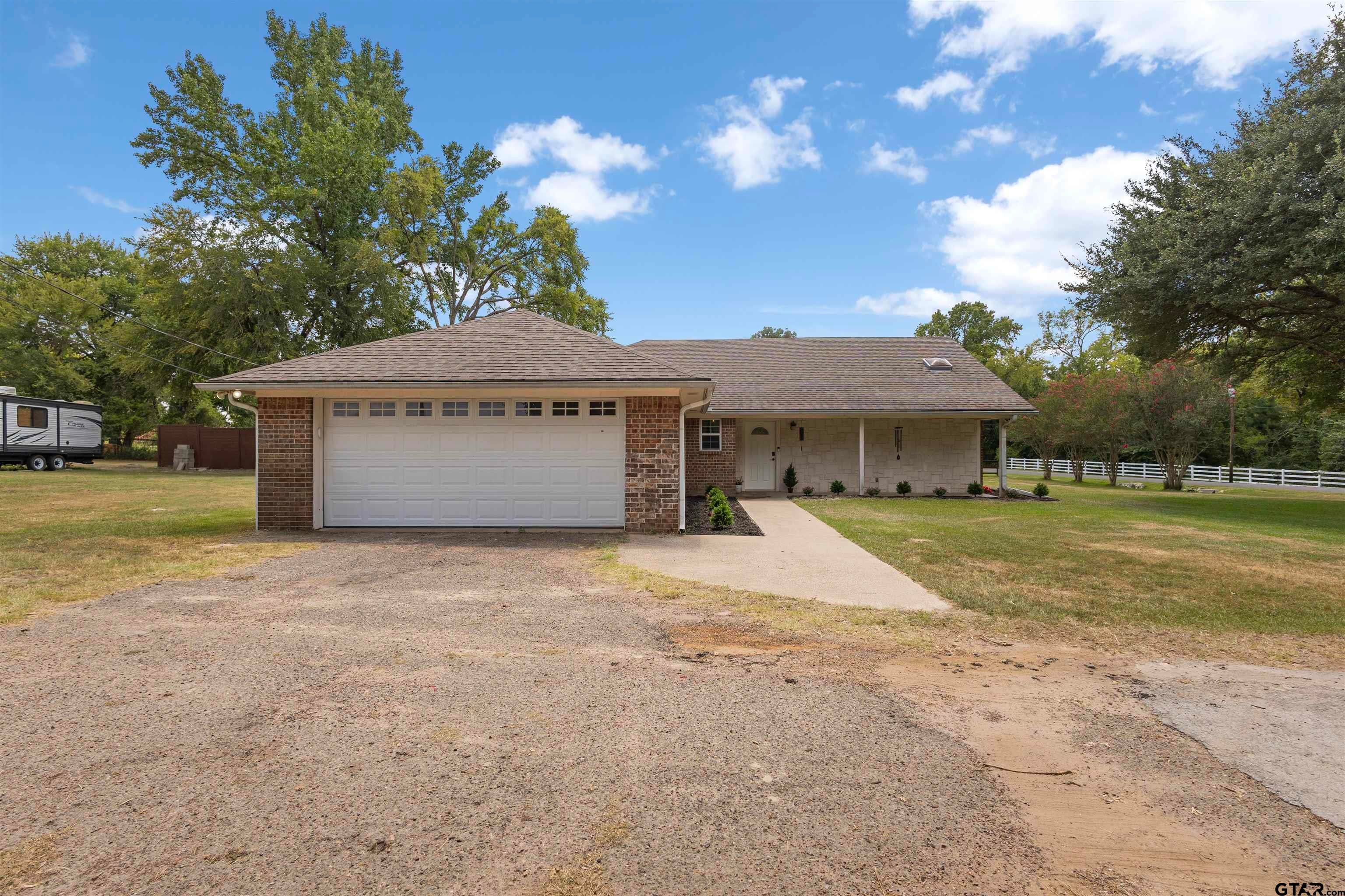 912 Lilly Ln.