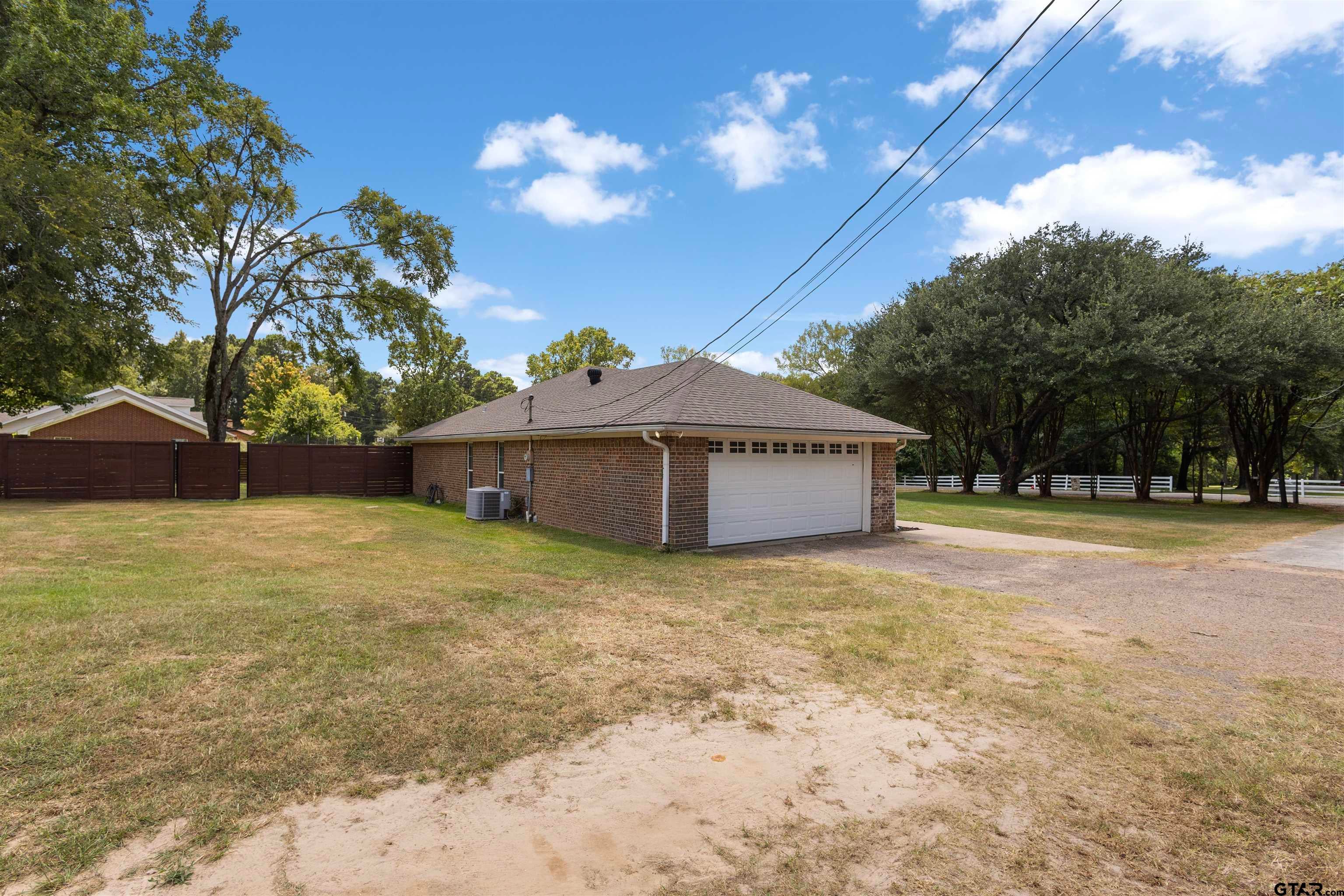 912 Lilly Ln.