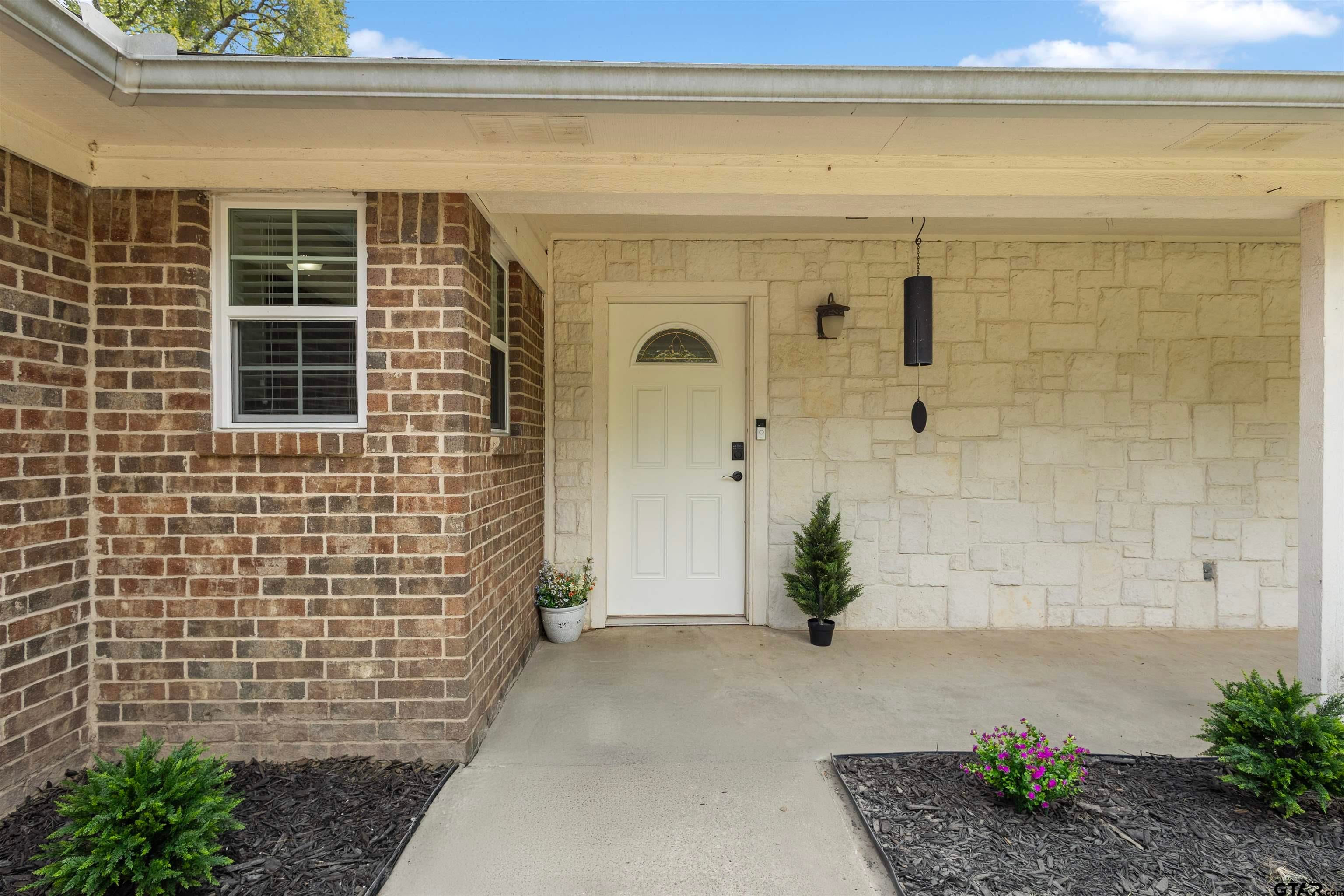 912 Lilly Ln.