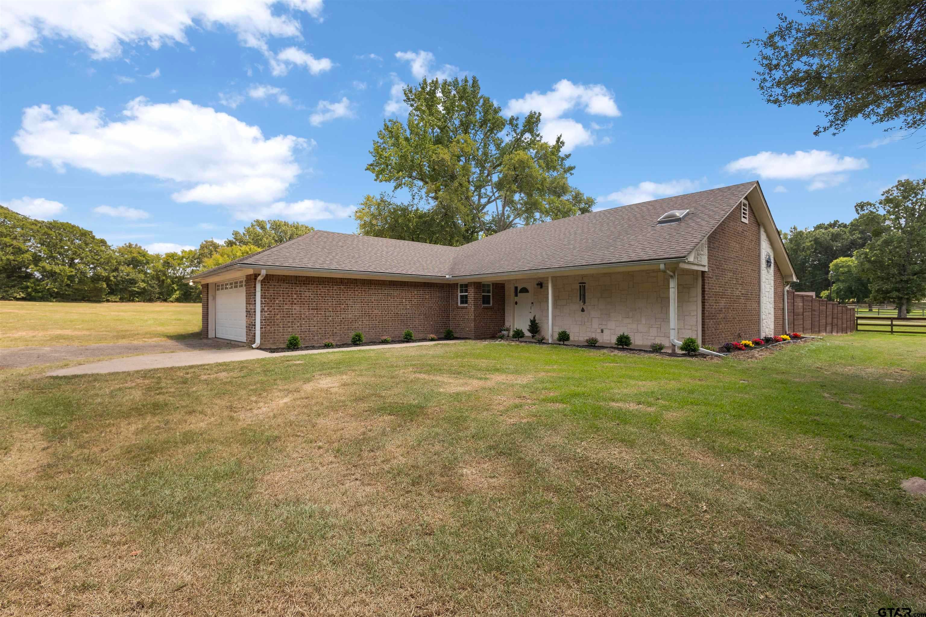 912 Lilly Ln.