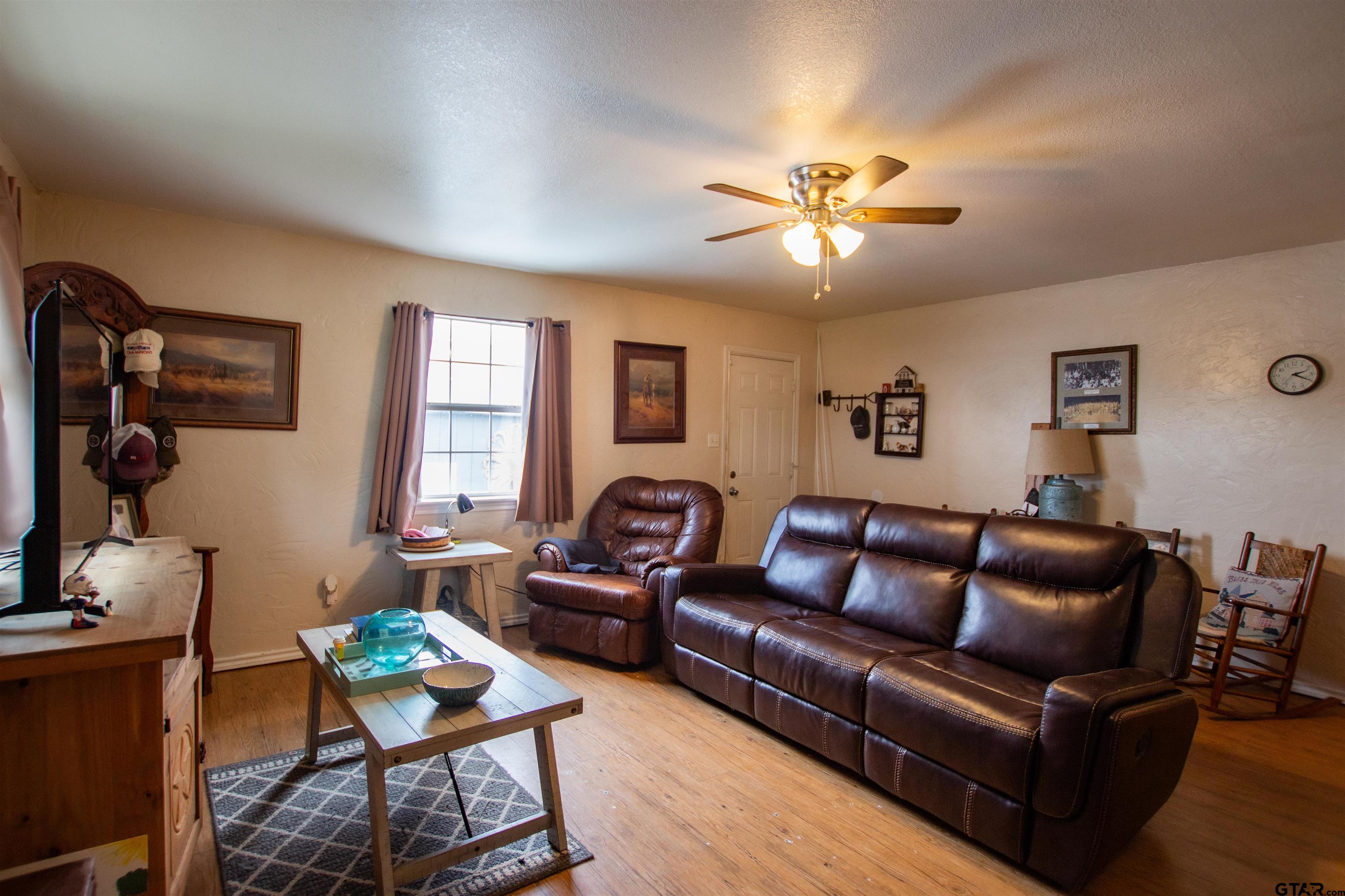 404 Holiday Village Dr
