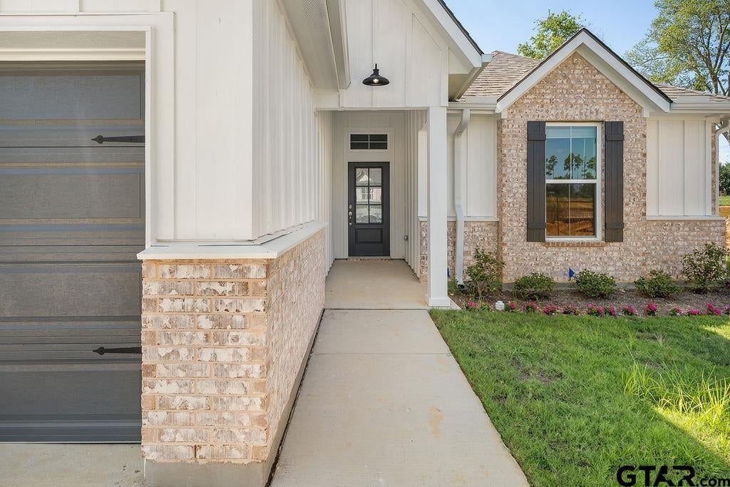 7015 Cottage Square