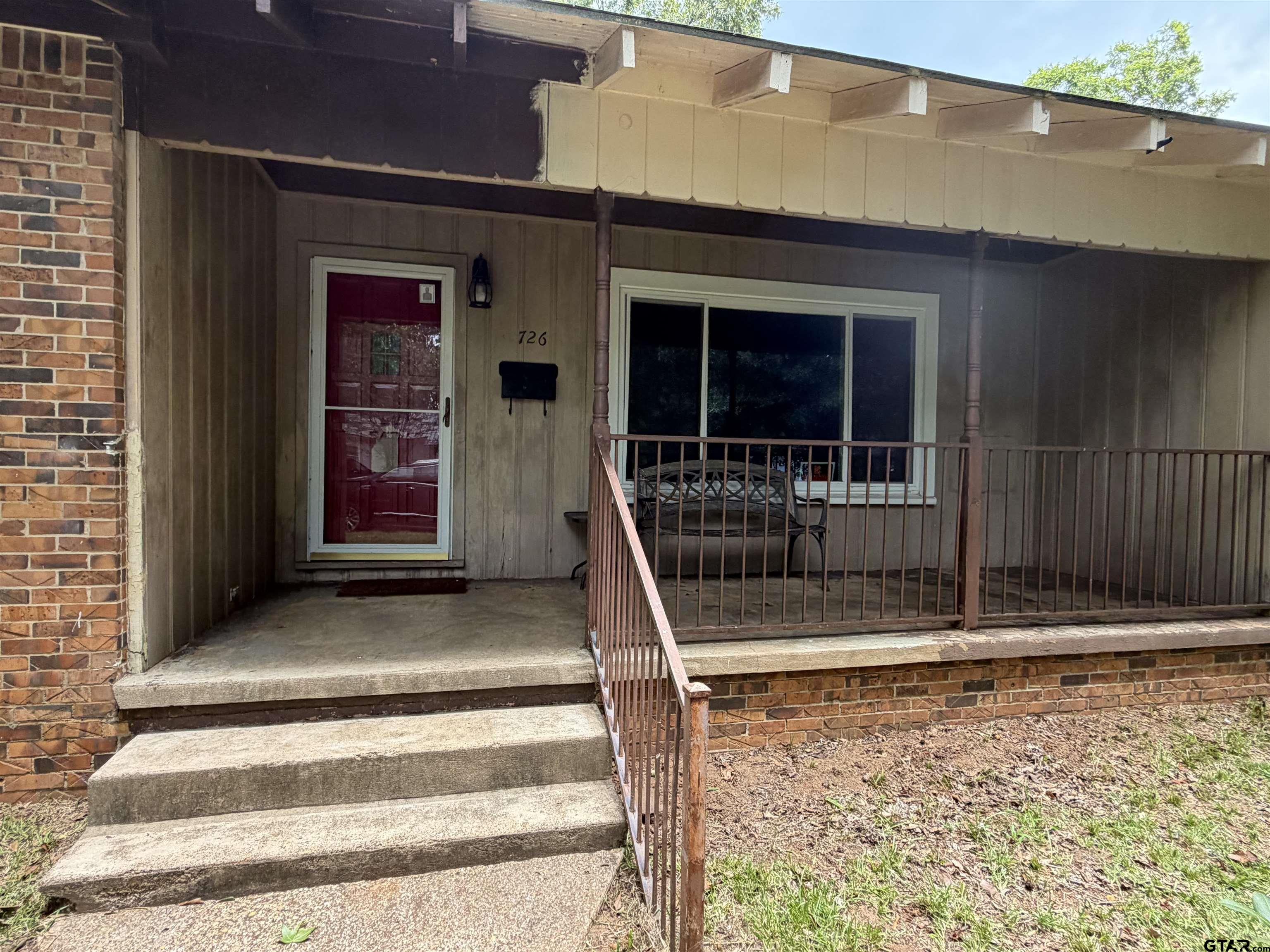 726 Nacogdoches St.