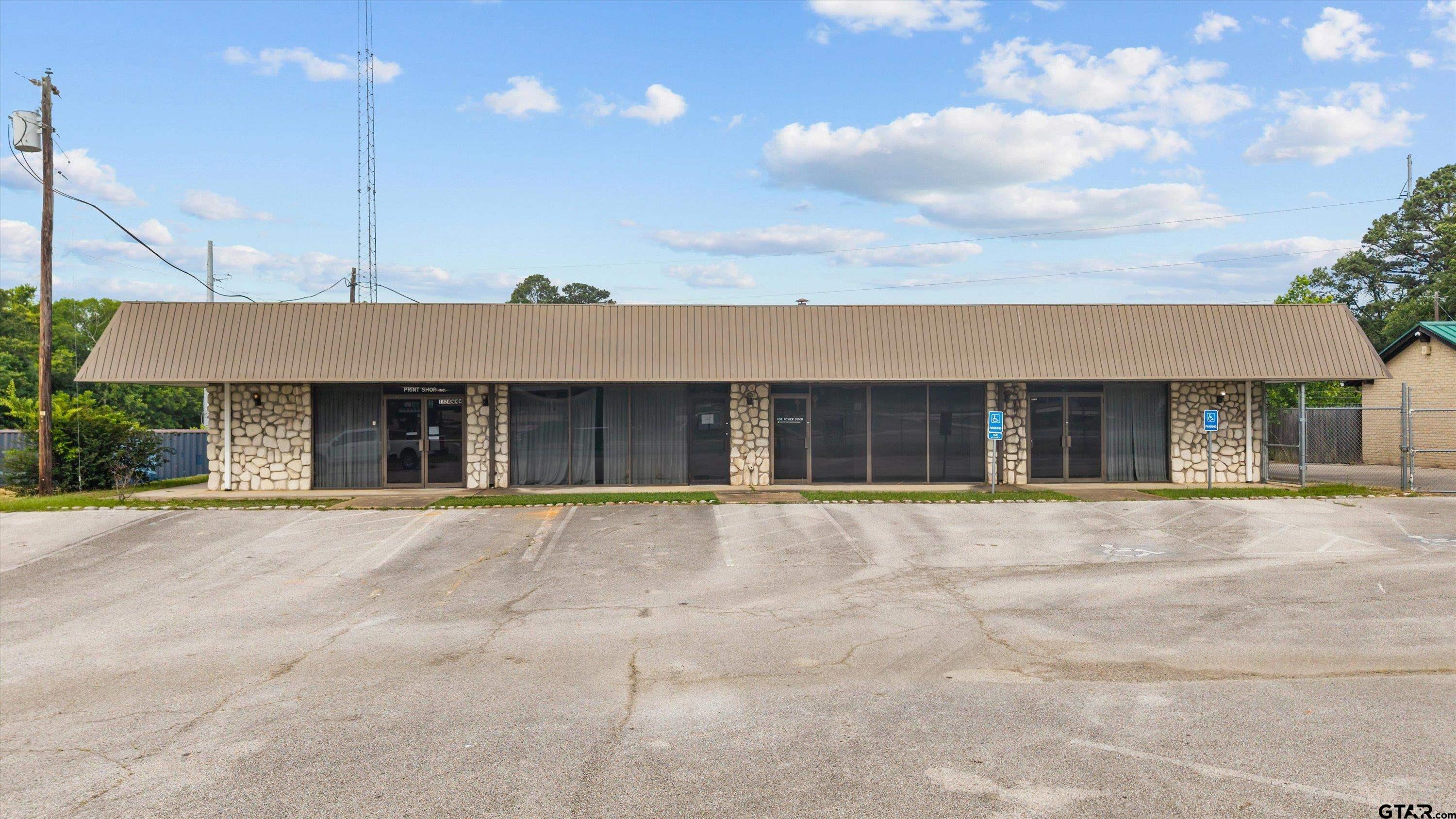 1528 N Northwest Loop 323