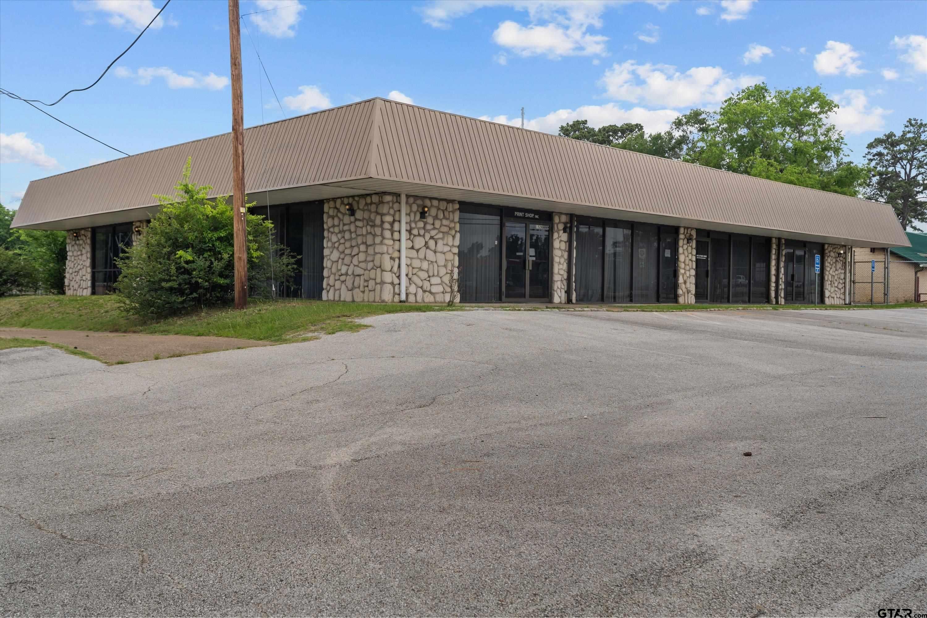 1528 N Northwest Loop 323