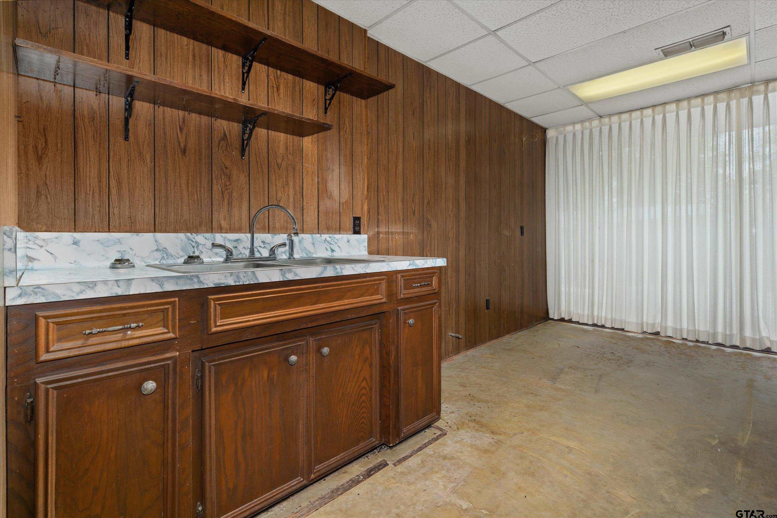1528 N Northwest Loop 323