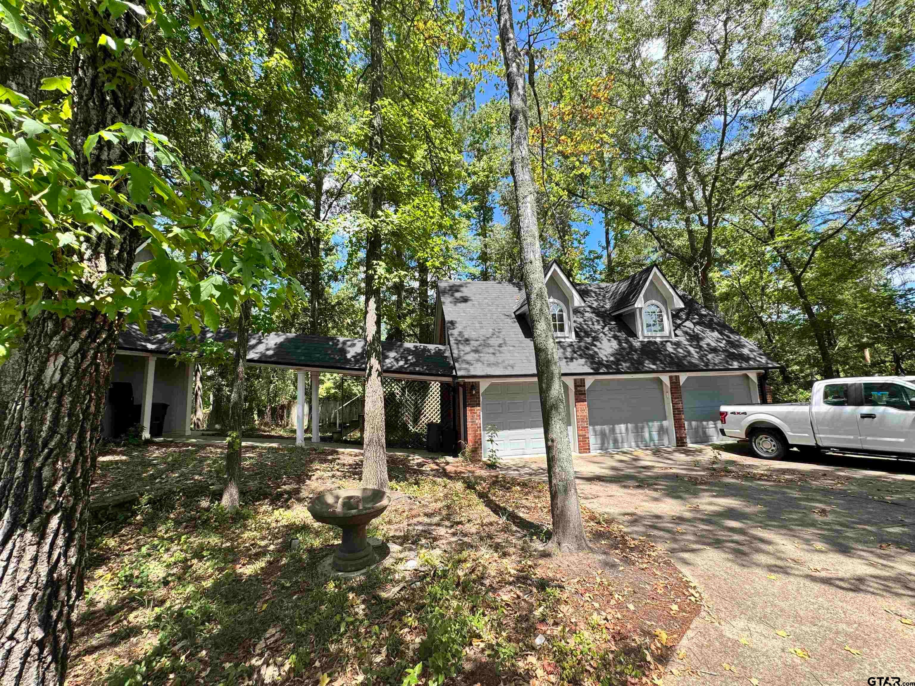 1630 Leisure Ln