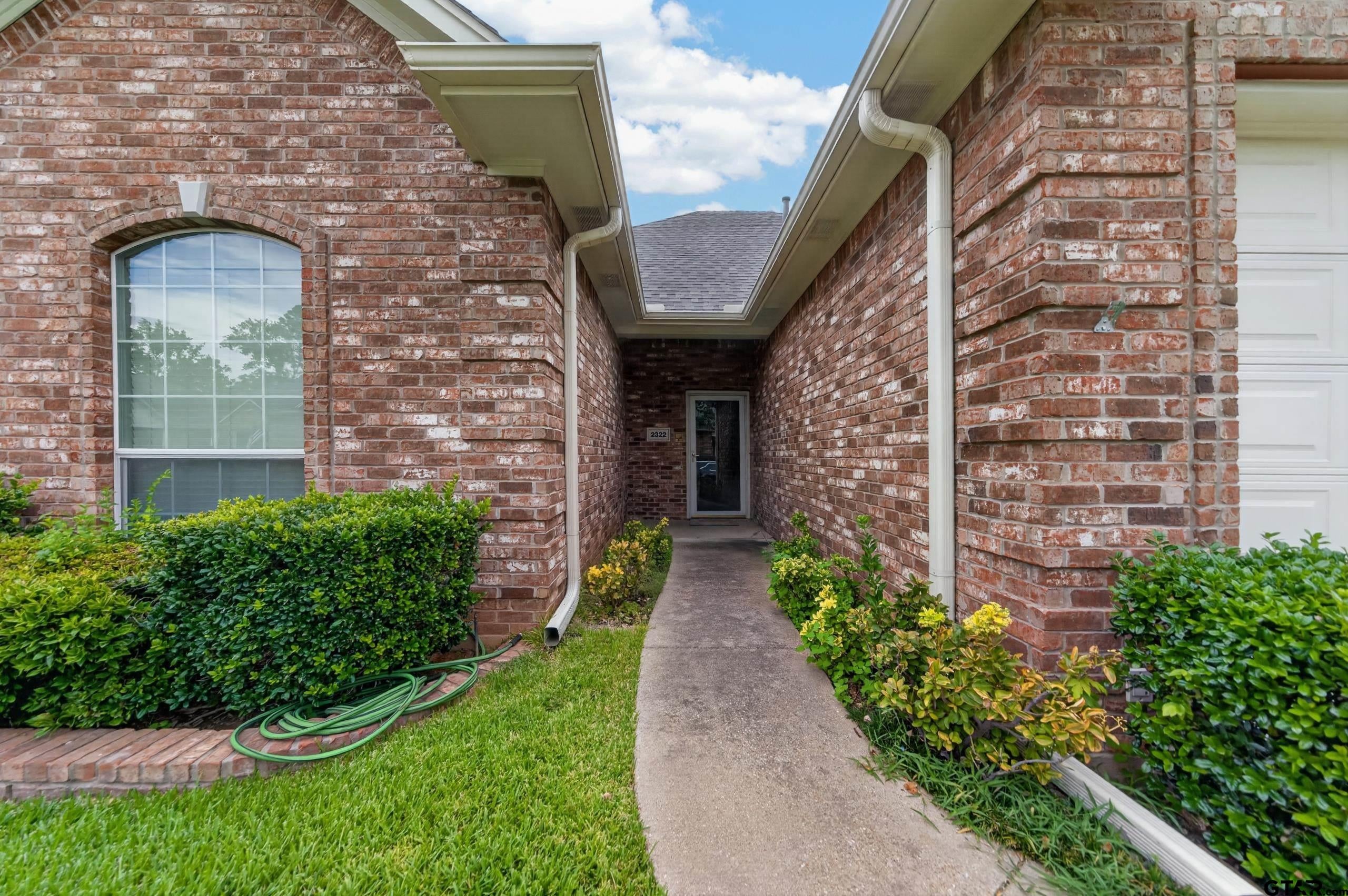 2322 Homestead Ln