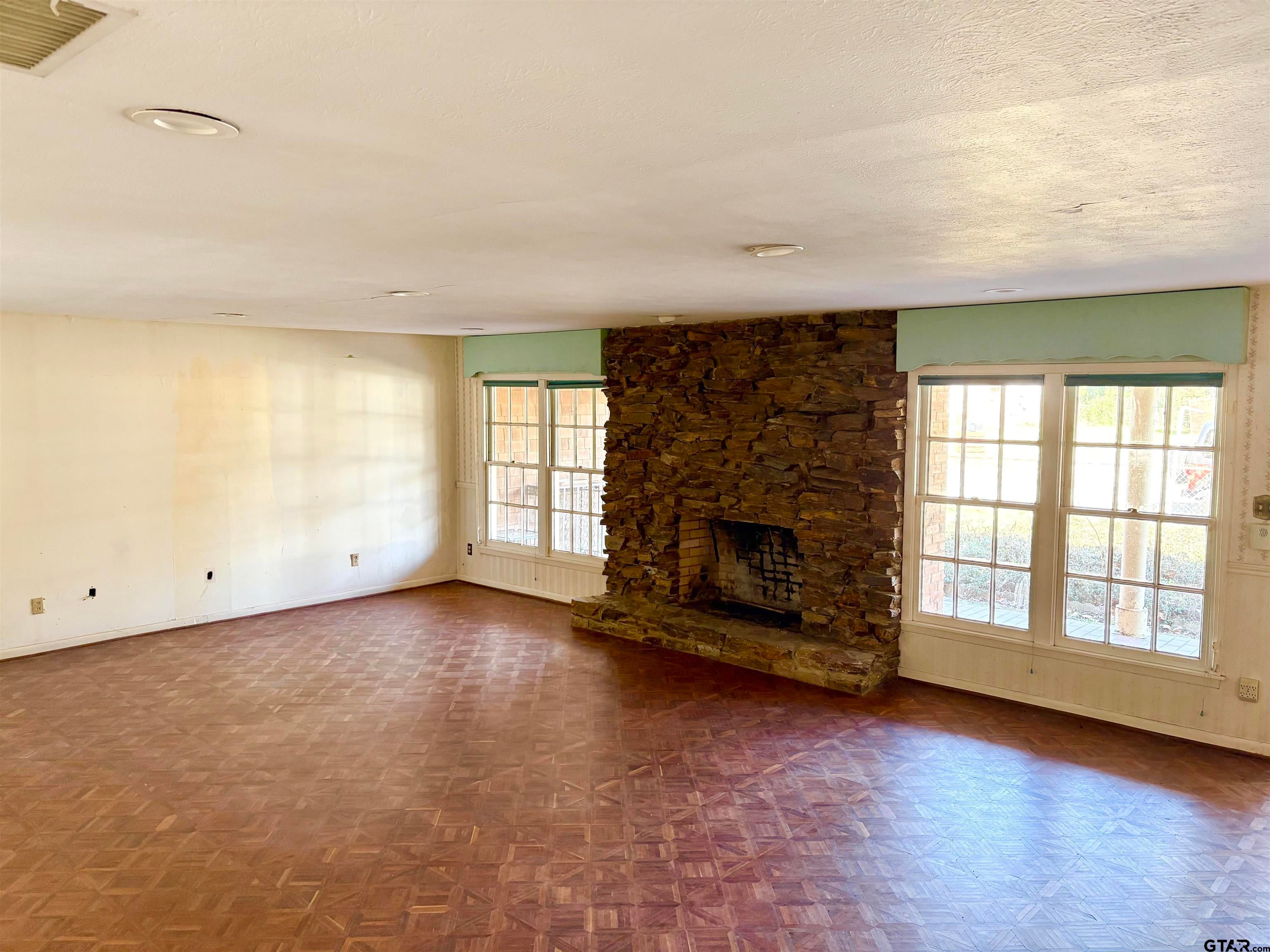 609 HICKORY