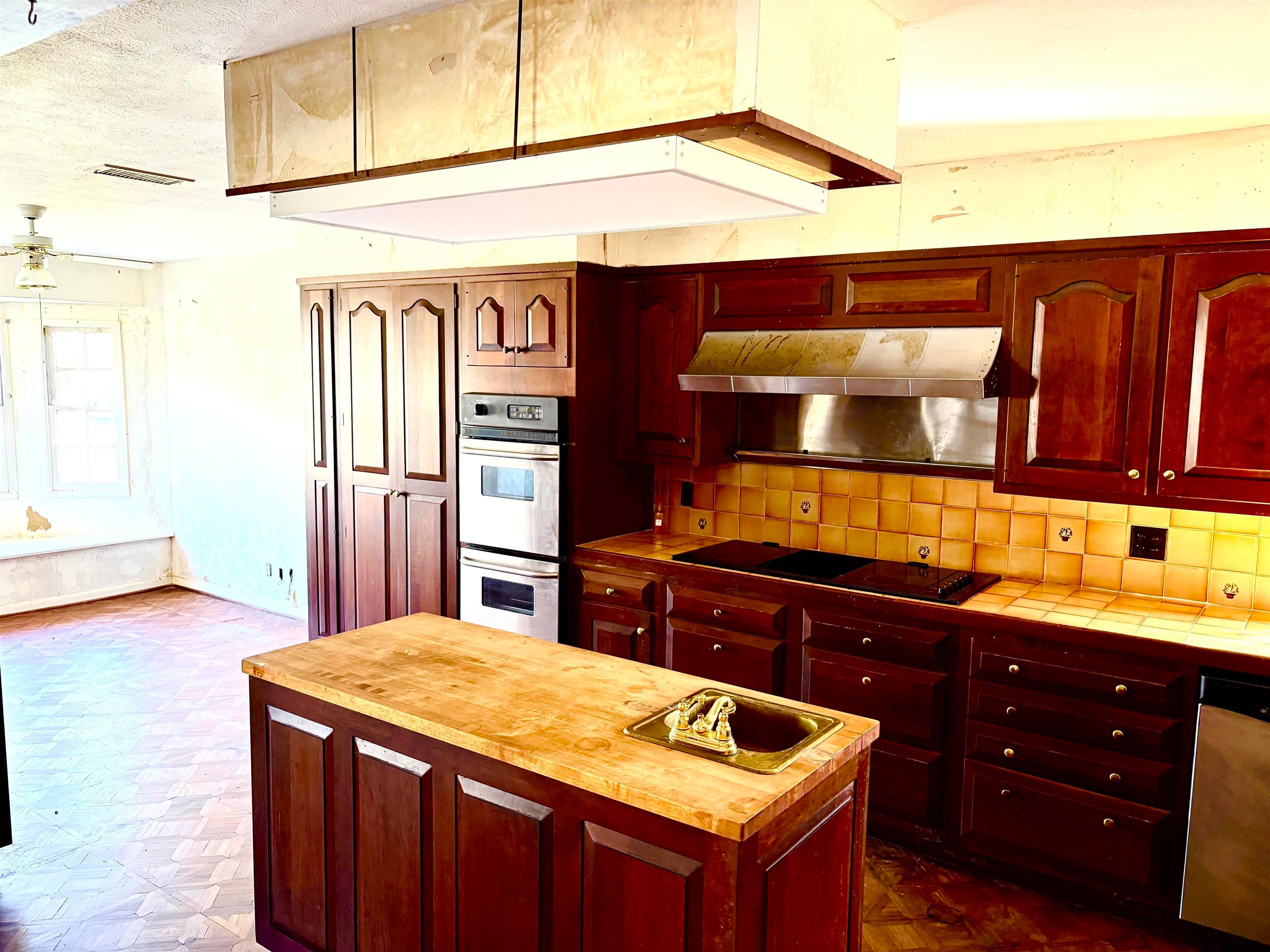 609 HICKORY