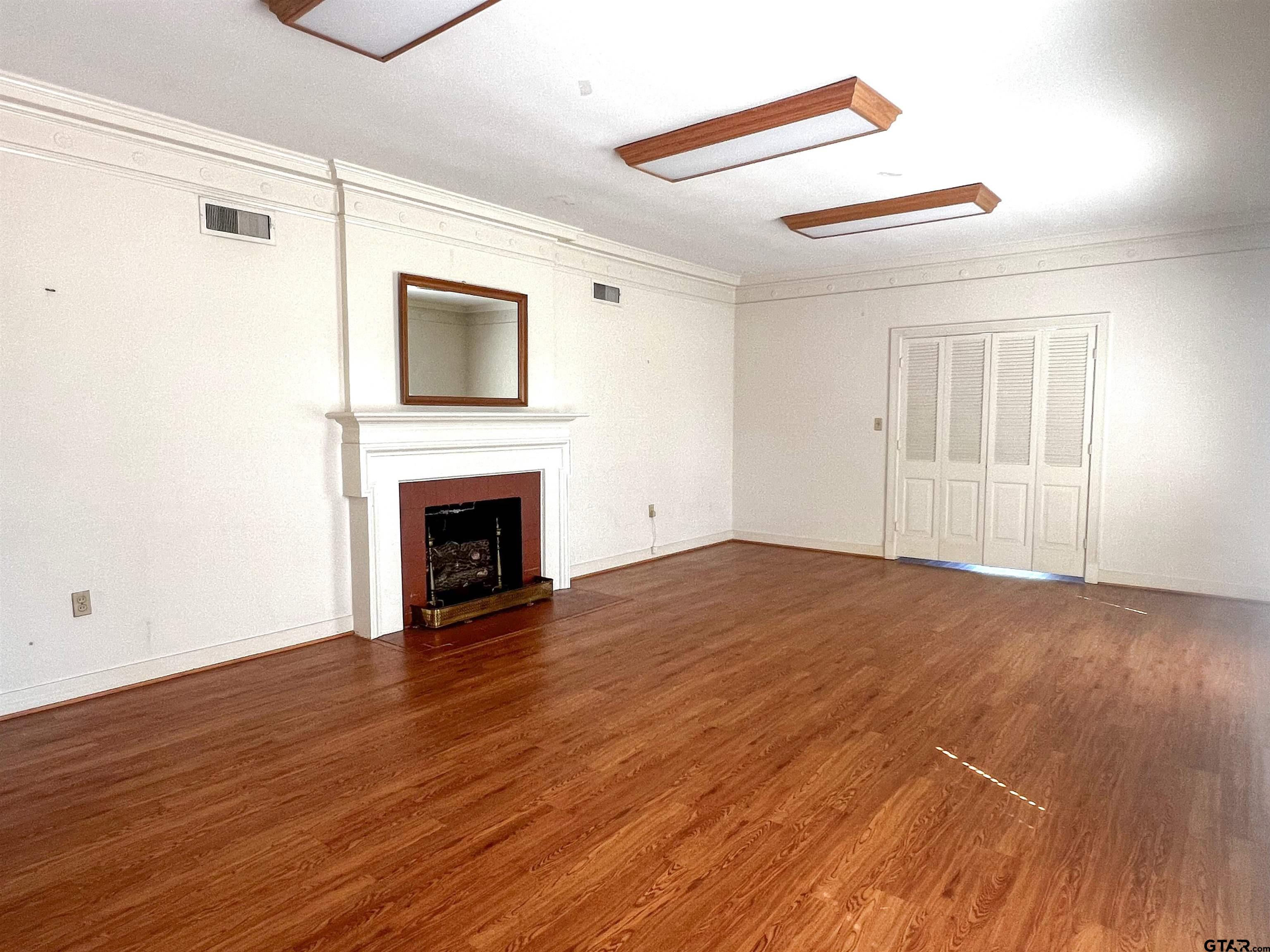 1721 N Pacific