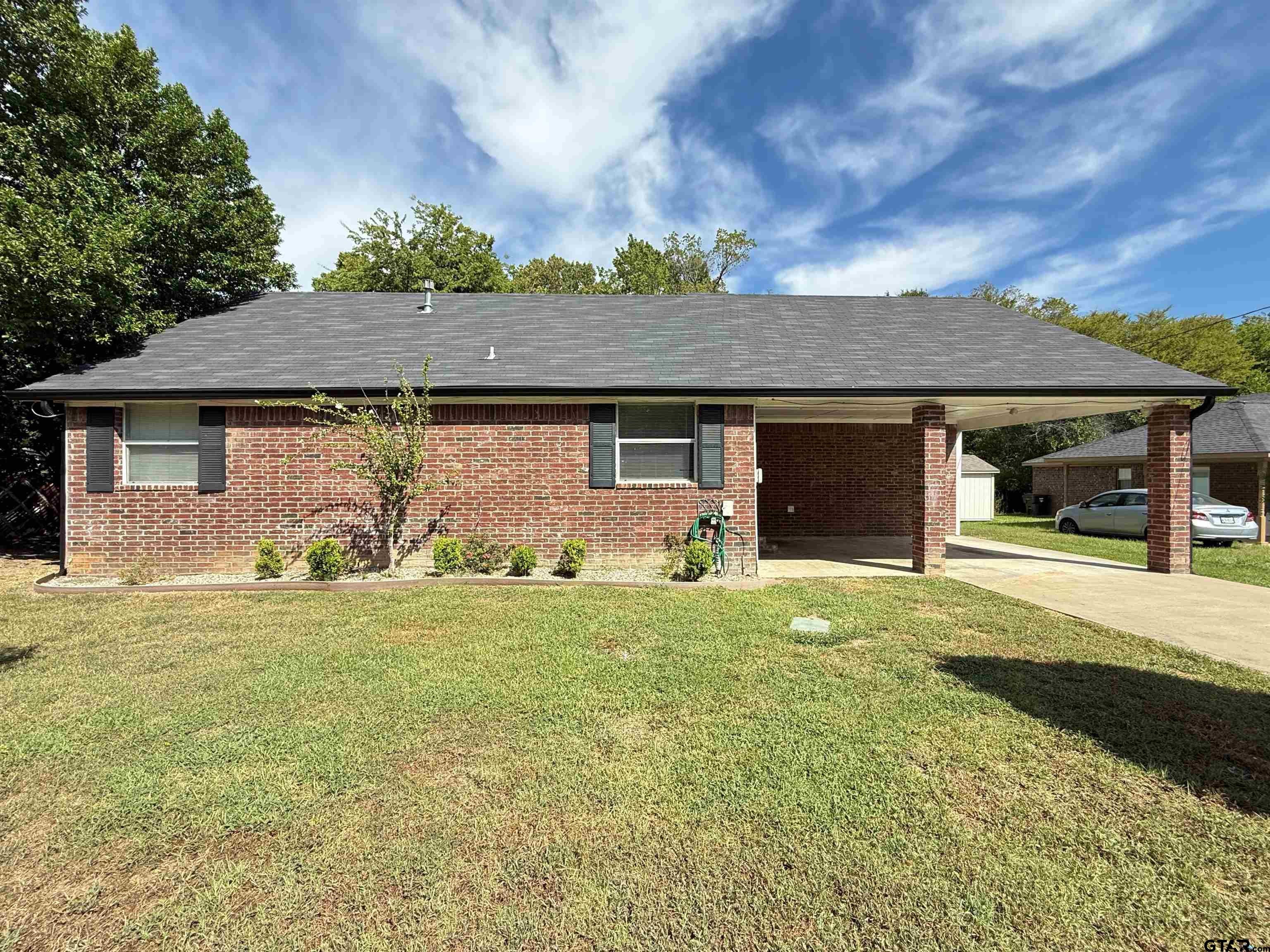2209 Luther St