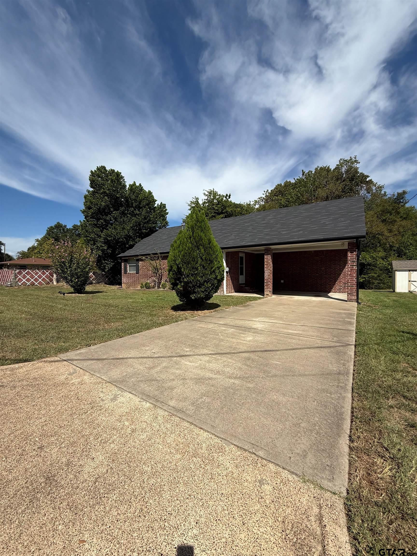 2209 Luther St