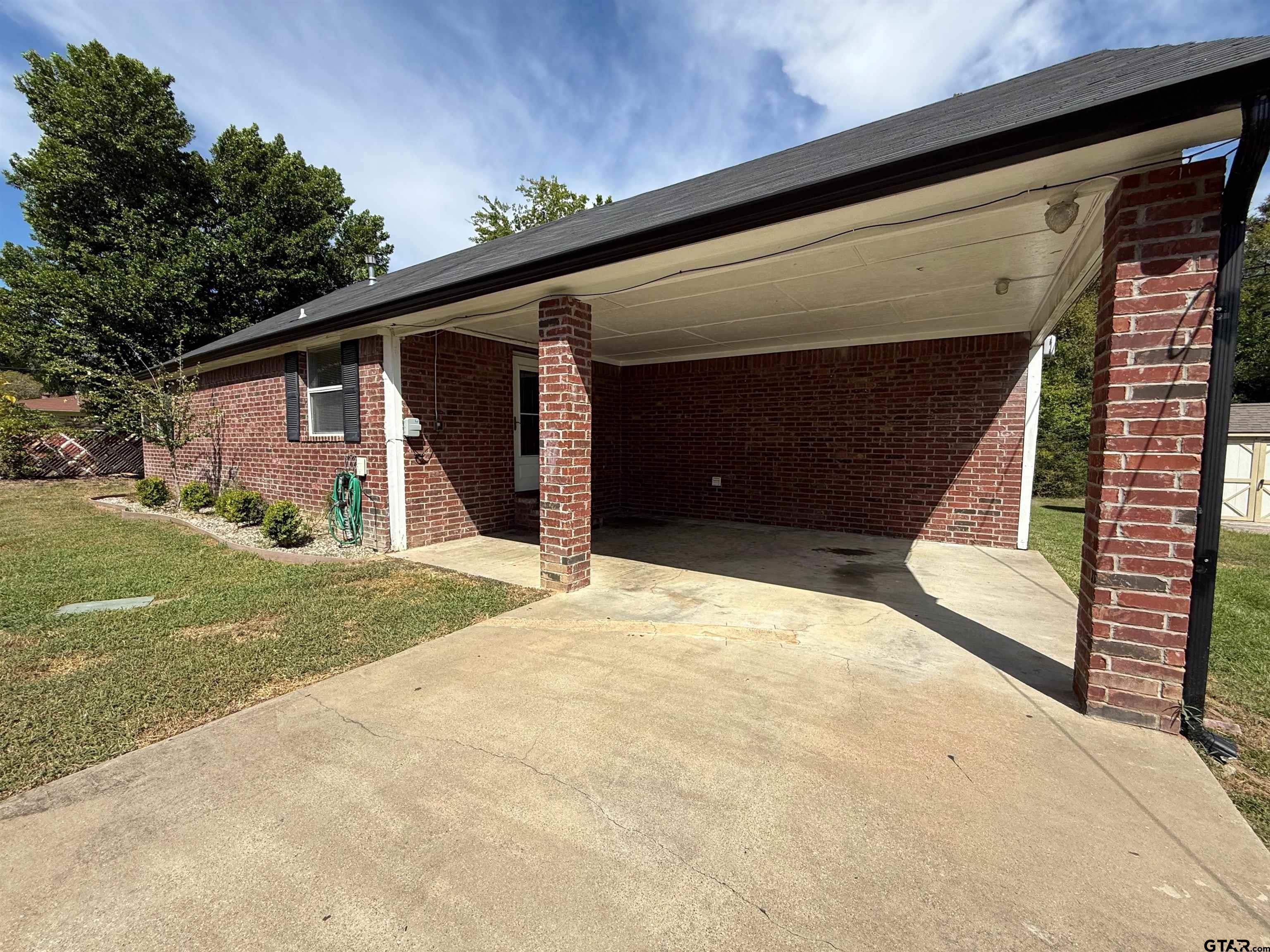 2209 Luther St