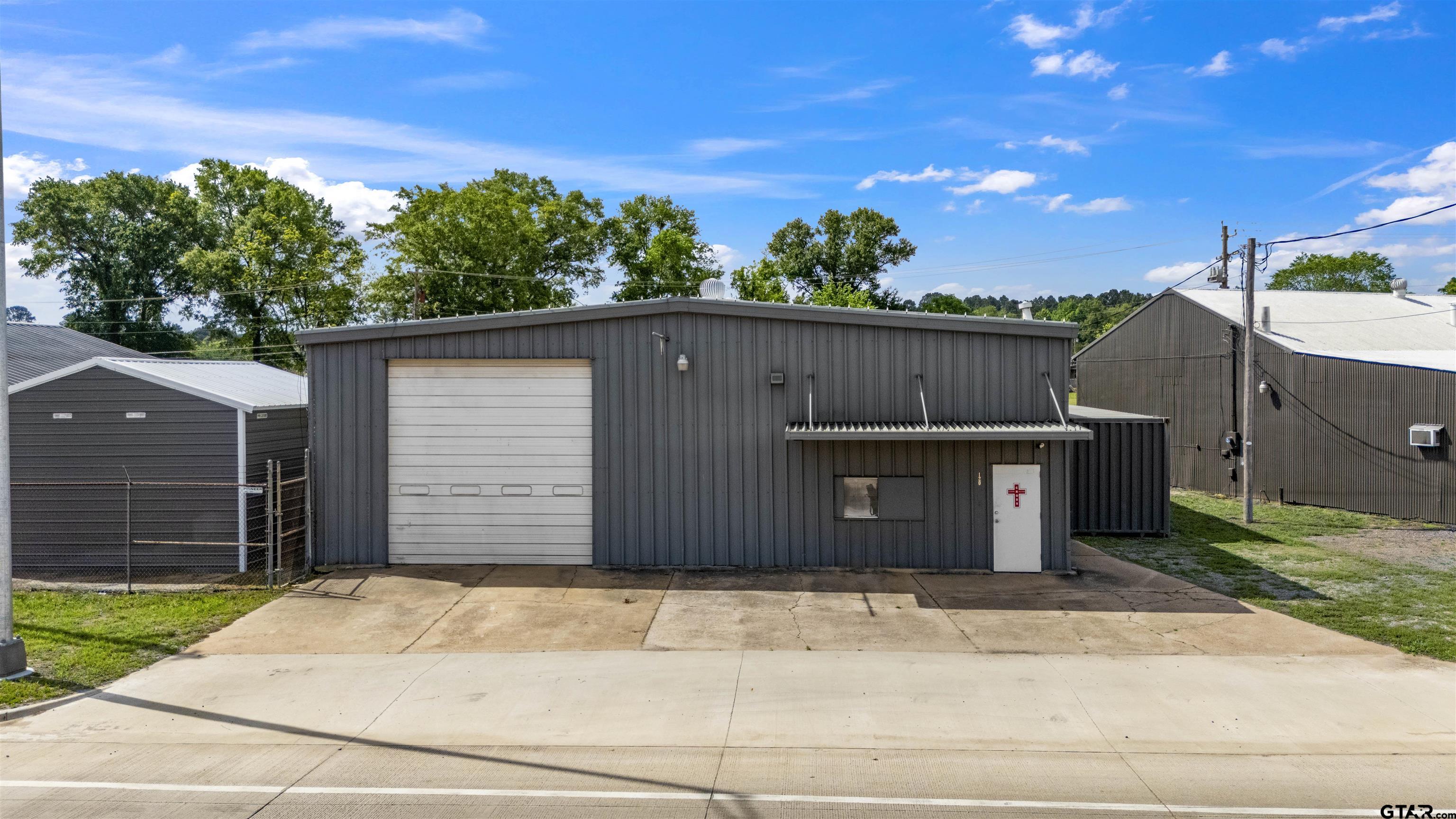 118-120 Industrial Ave