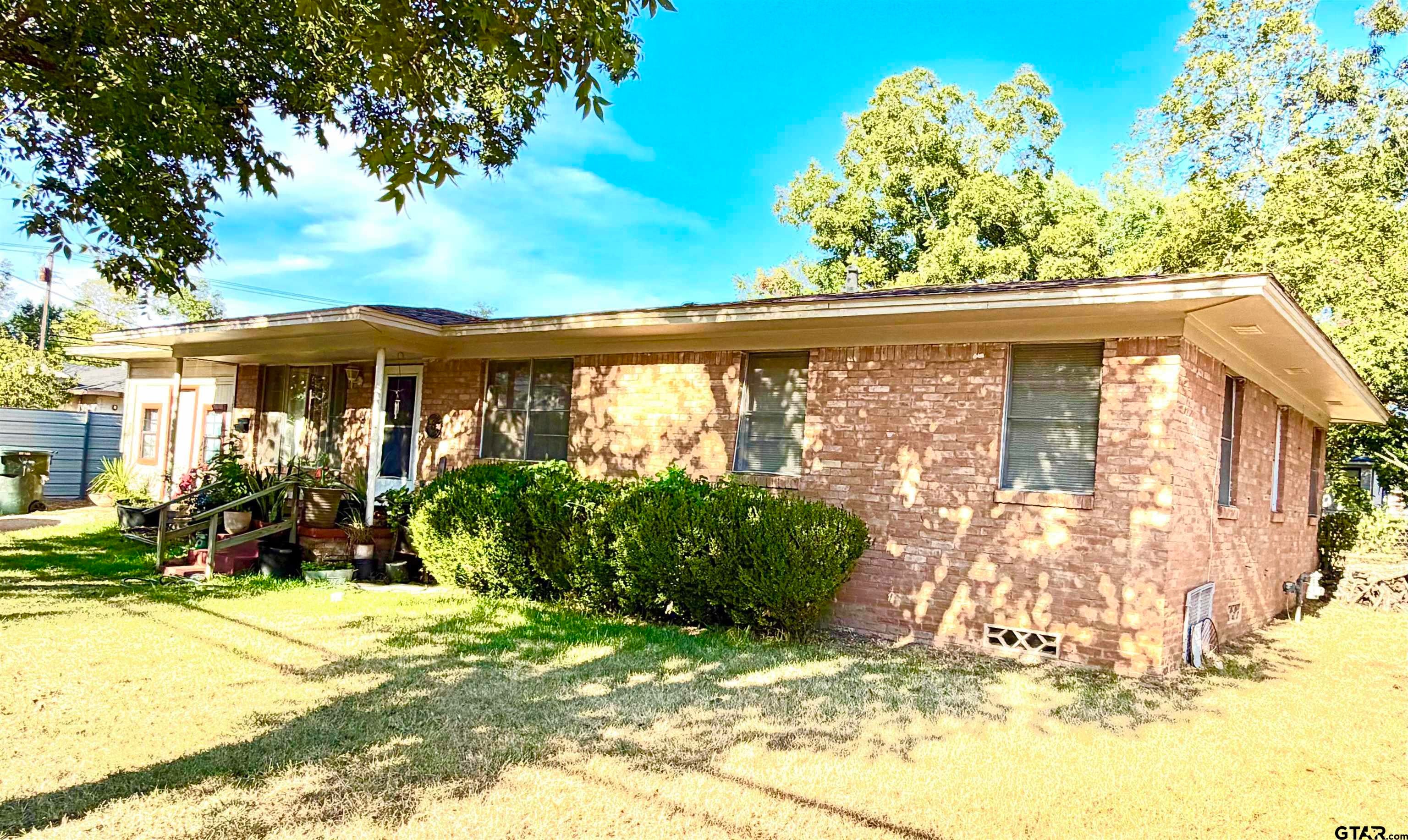 1711 Charlotte Dr.