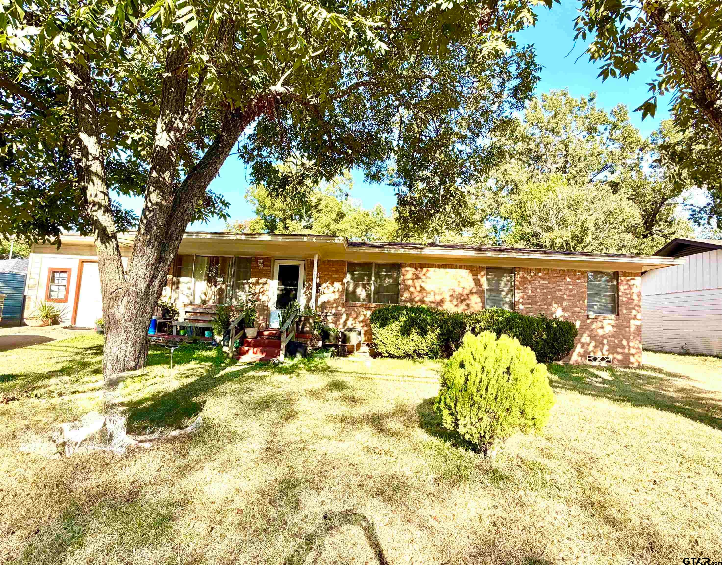 1711 Charlotte Dr.