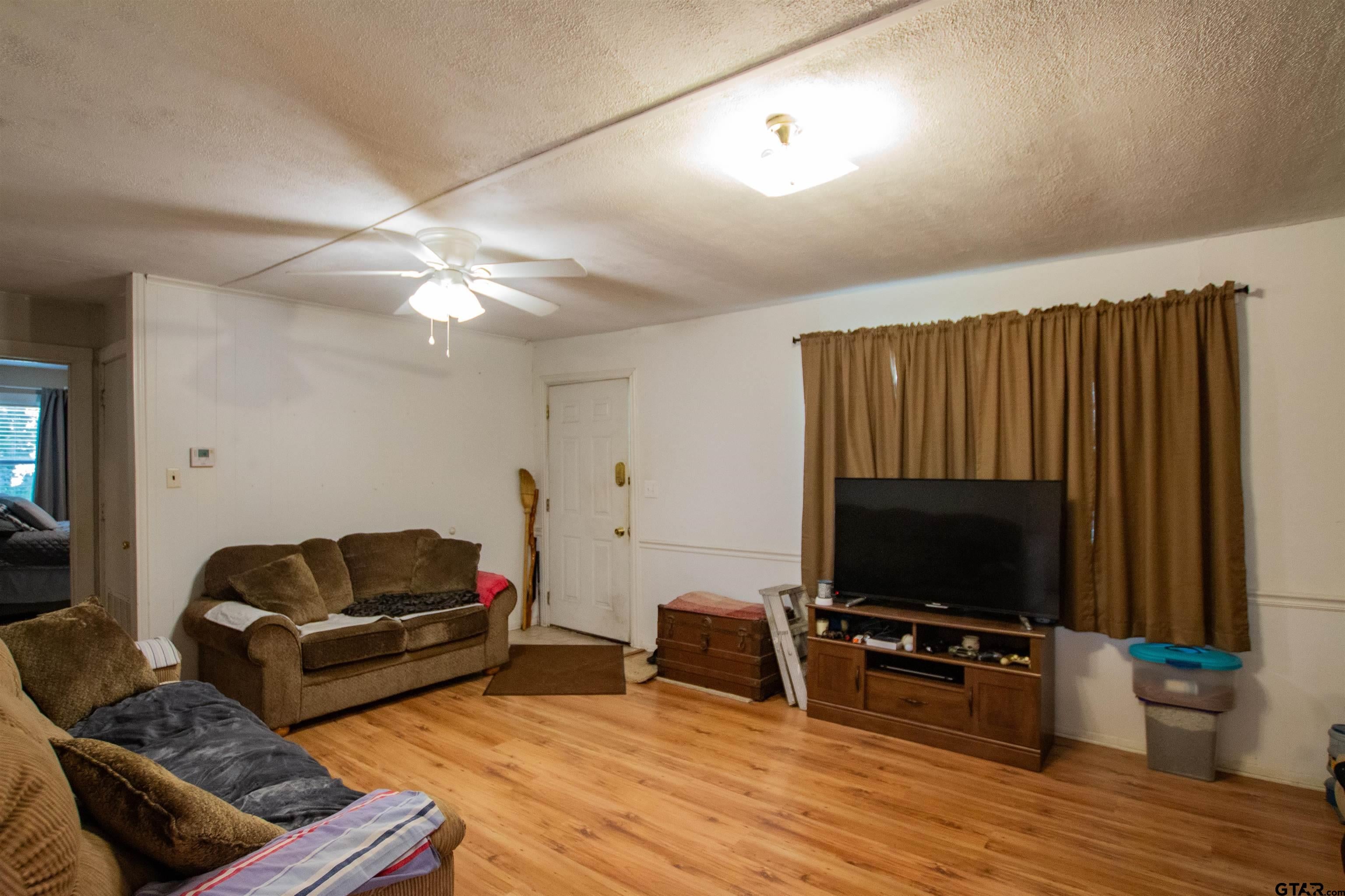 220 Carri Dr