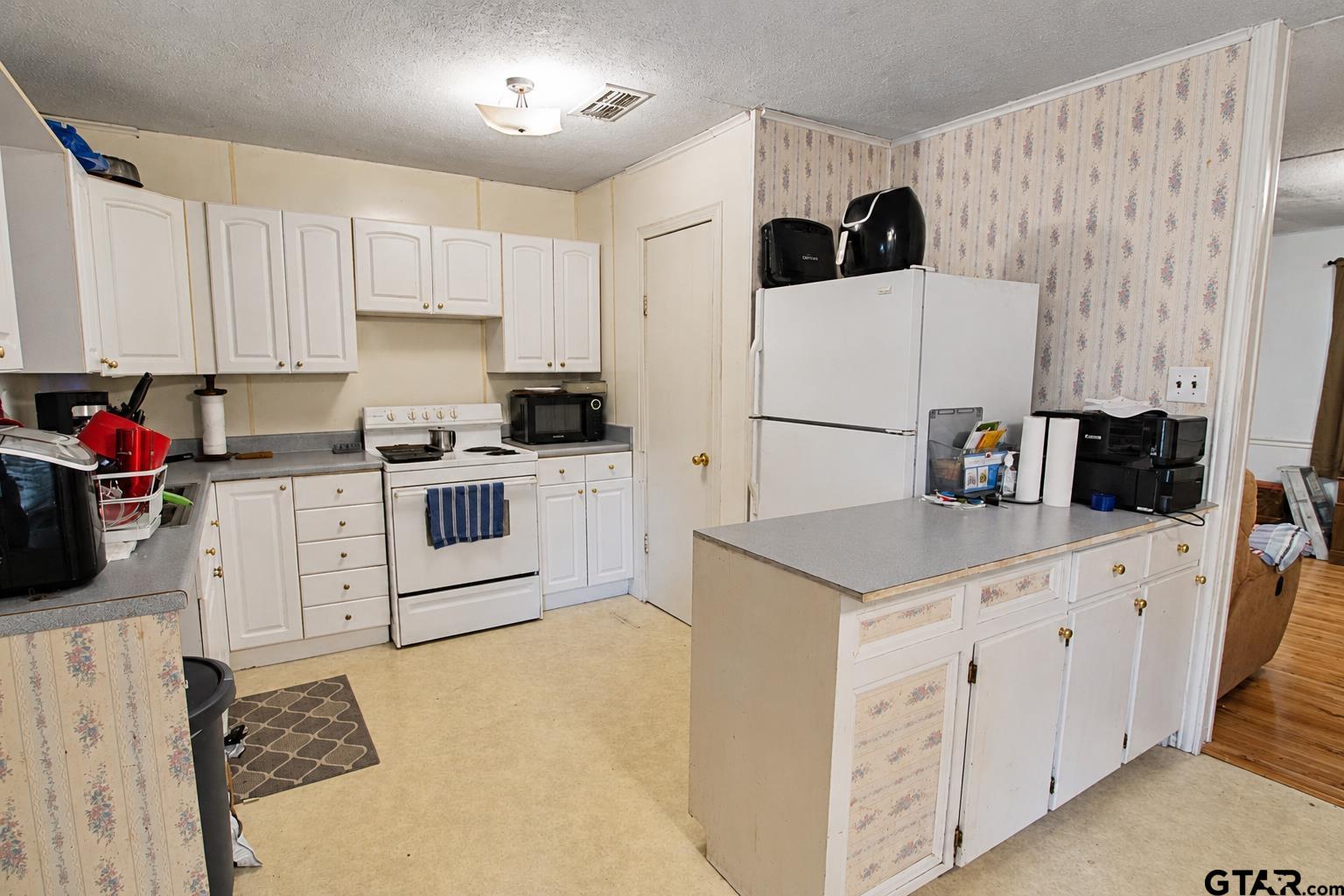 220 Carri Dr