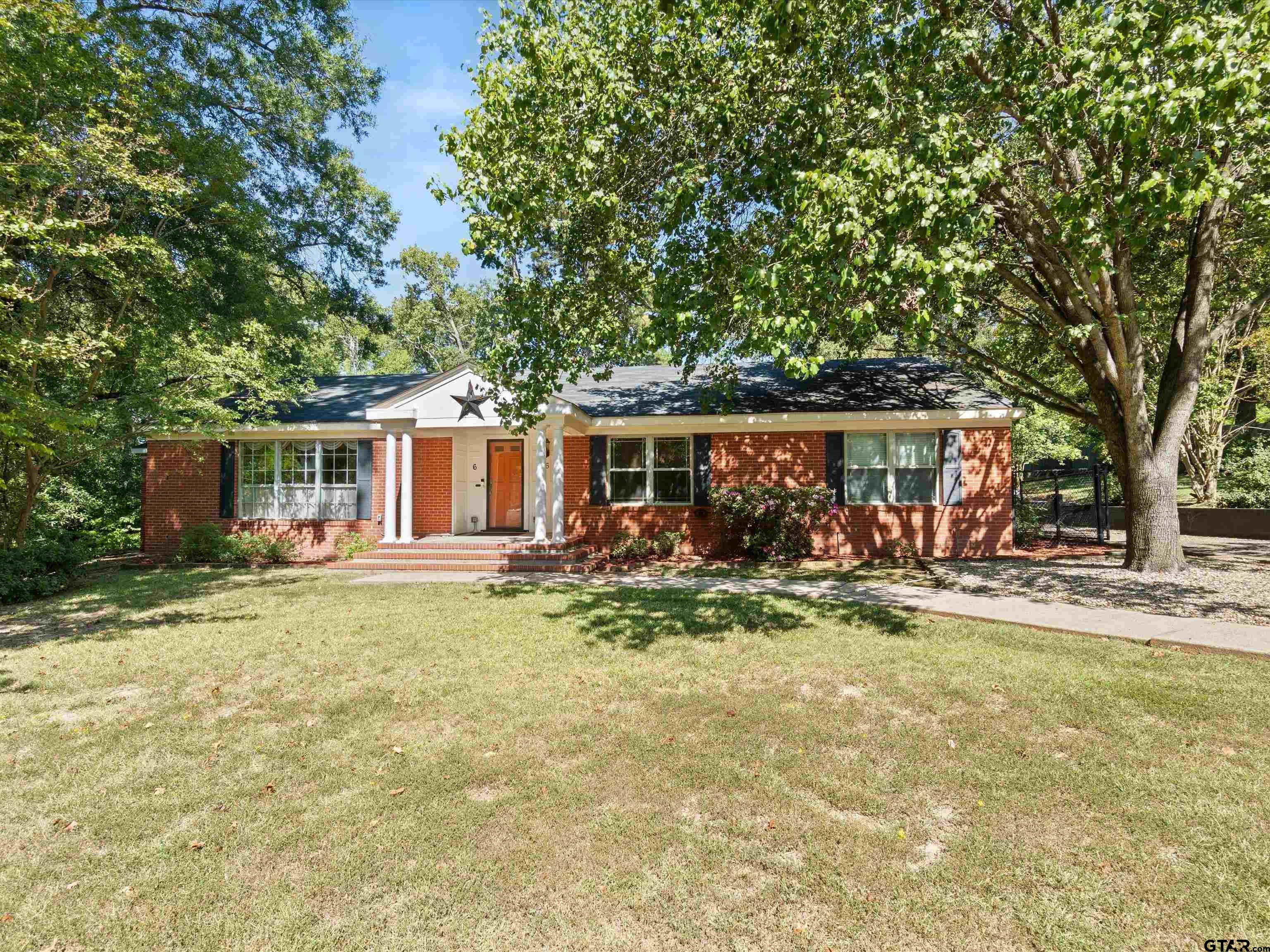 6 Lindsey Ln