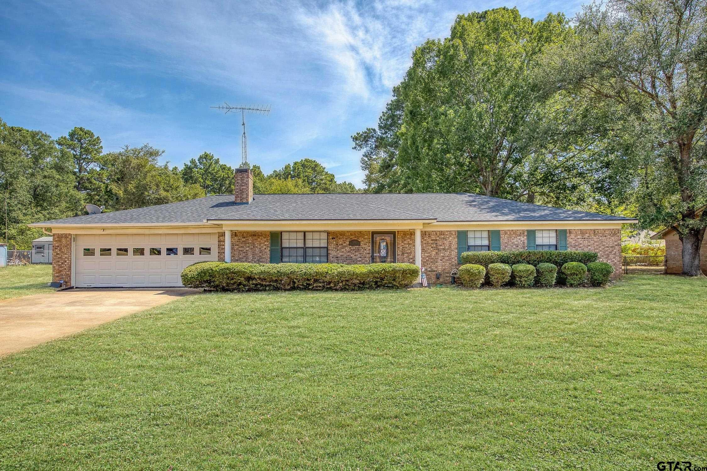 202 W Clover Lane