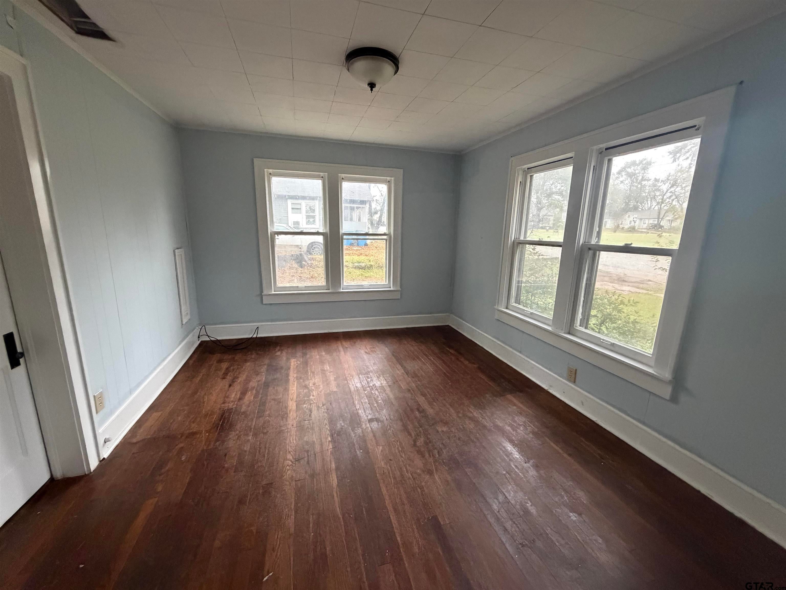 305 E Bradford