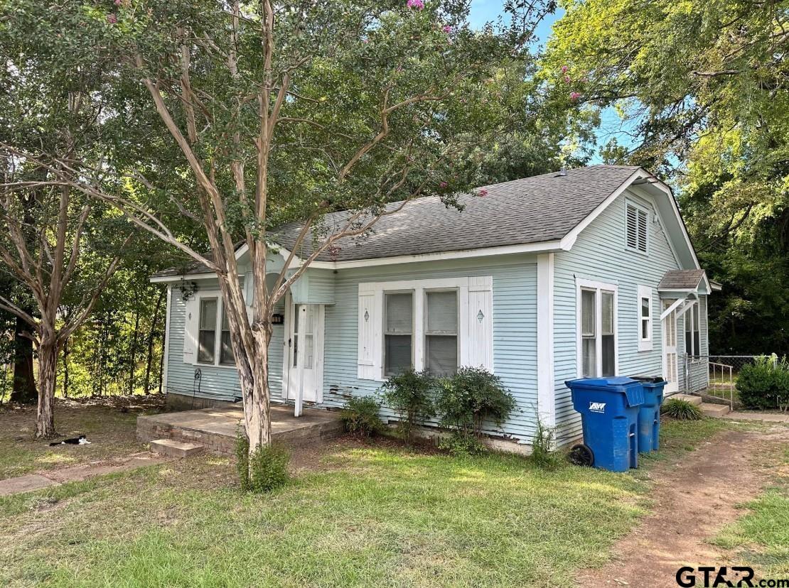 305 E Bradford