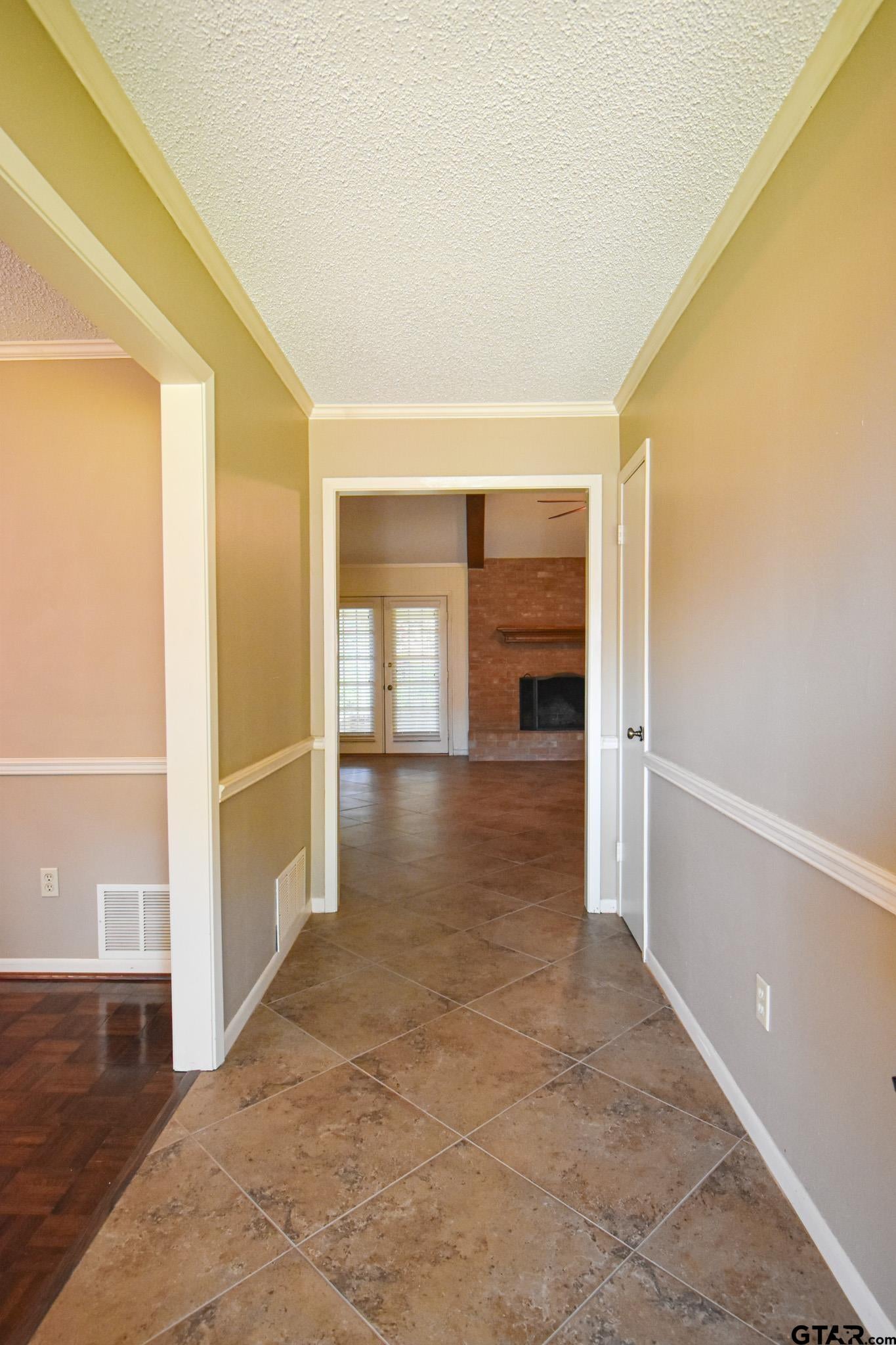 713 Meadow Creek