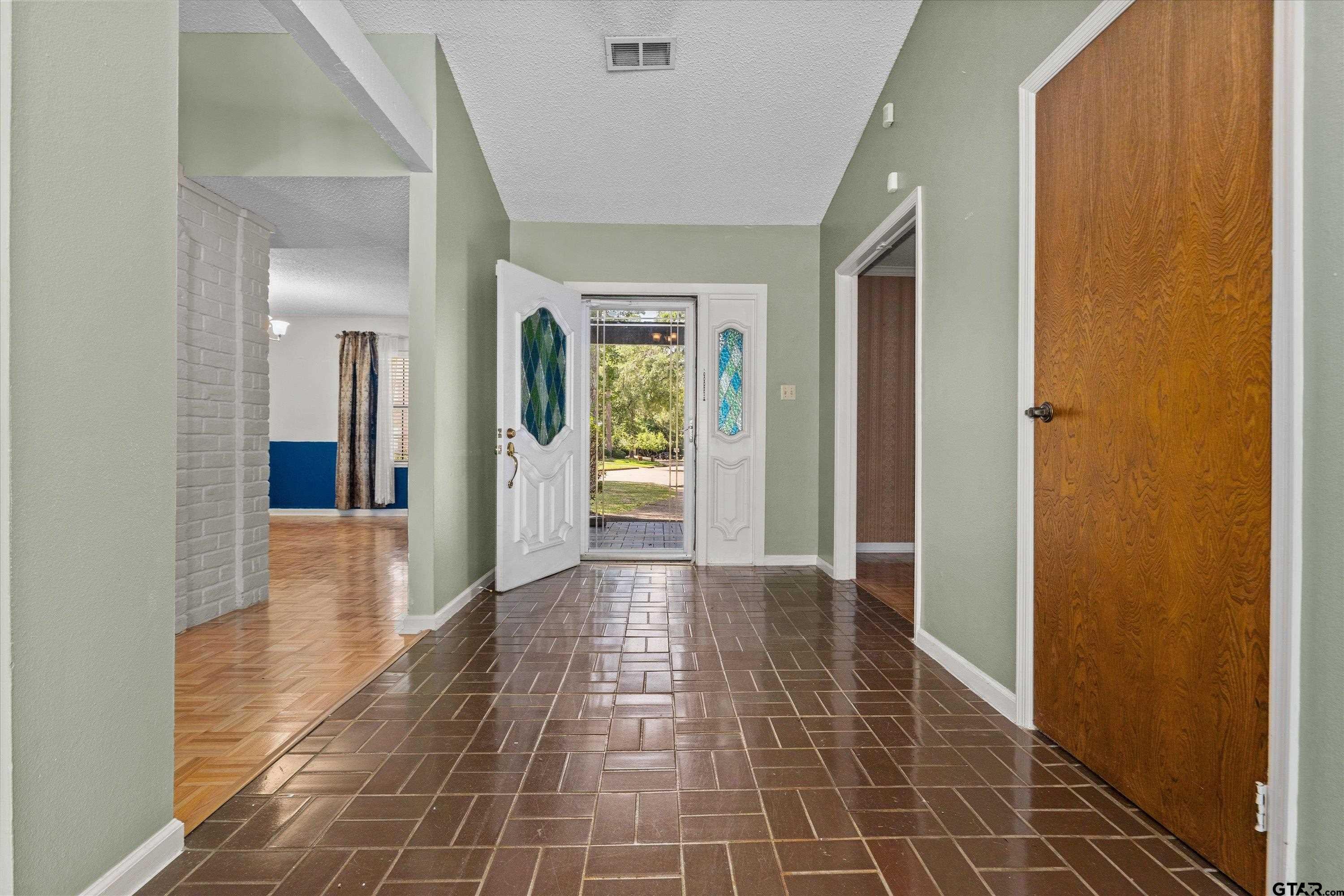 5820 Foxcroft Rd.