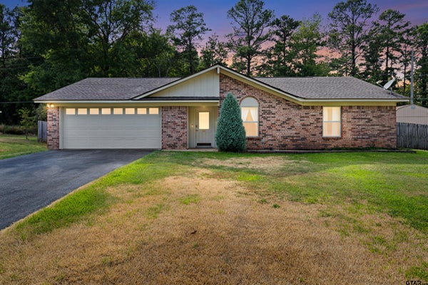311 HILLSHORE DR, LONGVIEW, TX 75605 - Image df209f491b656ccdbc1b45c31ece46cd/3874838552