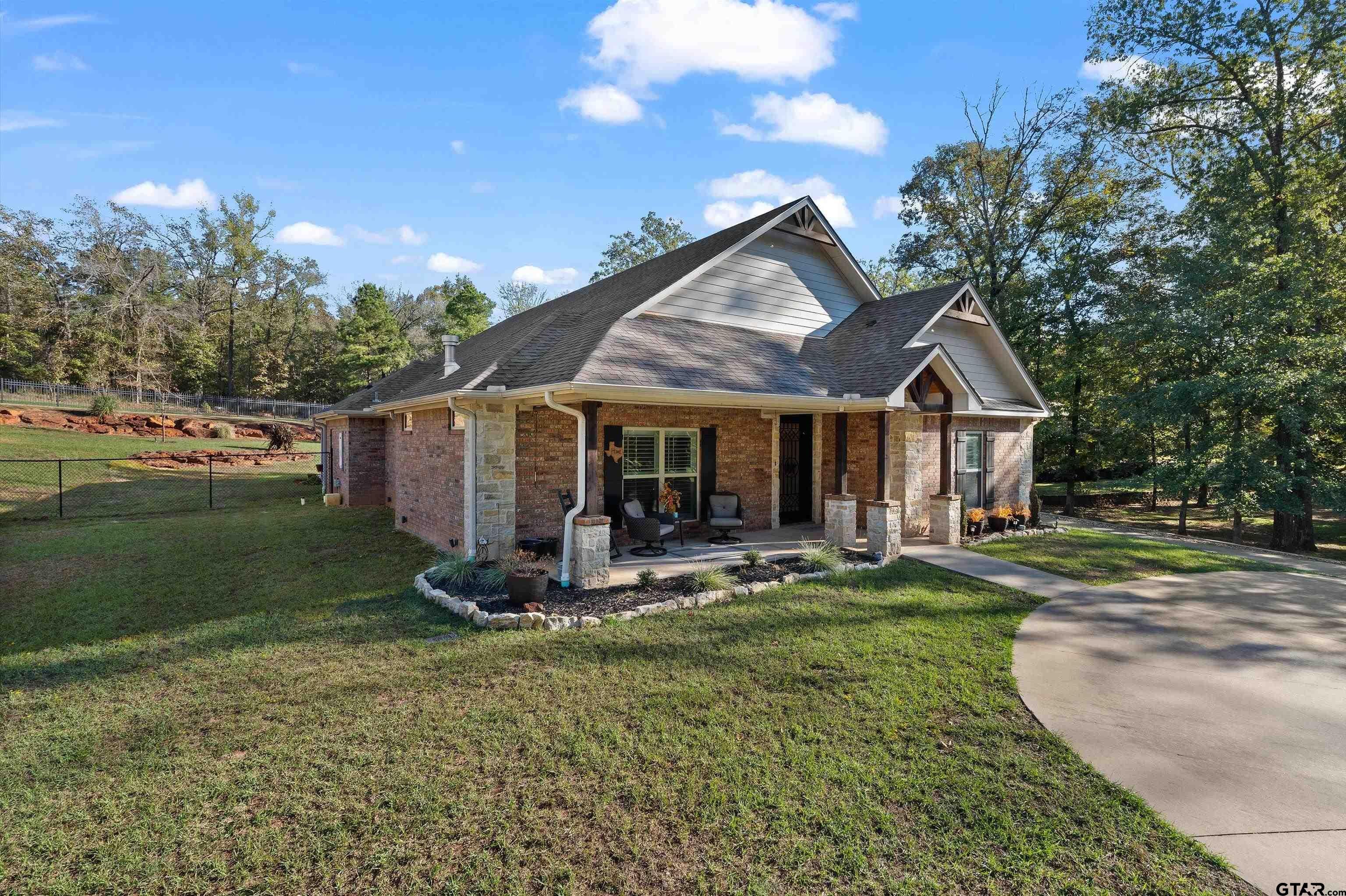 421 Shadowood Dr