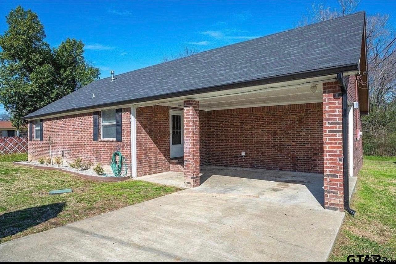 2209 Luther St