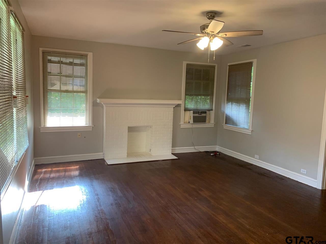 621 W Houston Apt 1