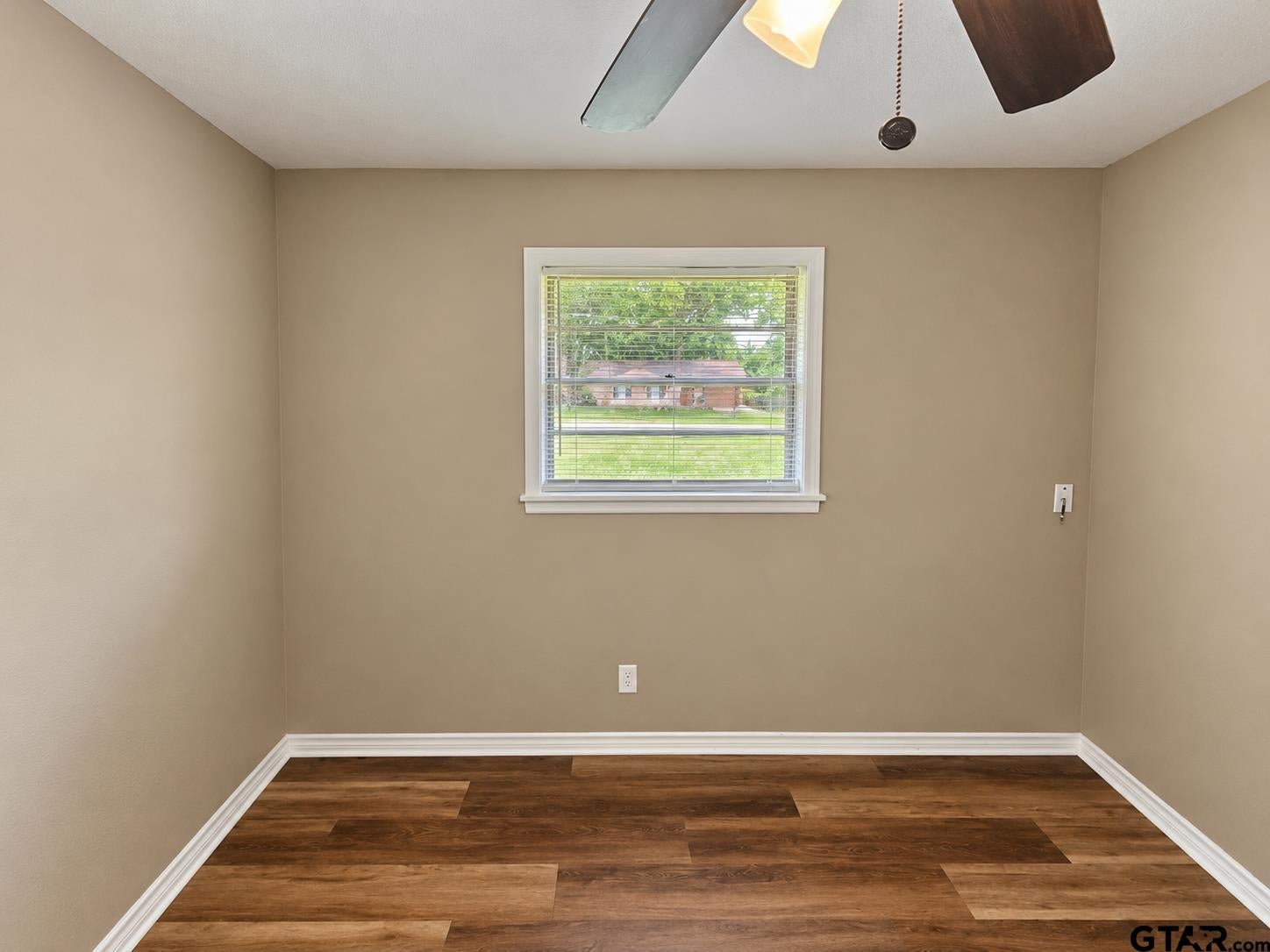 117 E Hoyt Dr et al