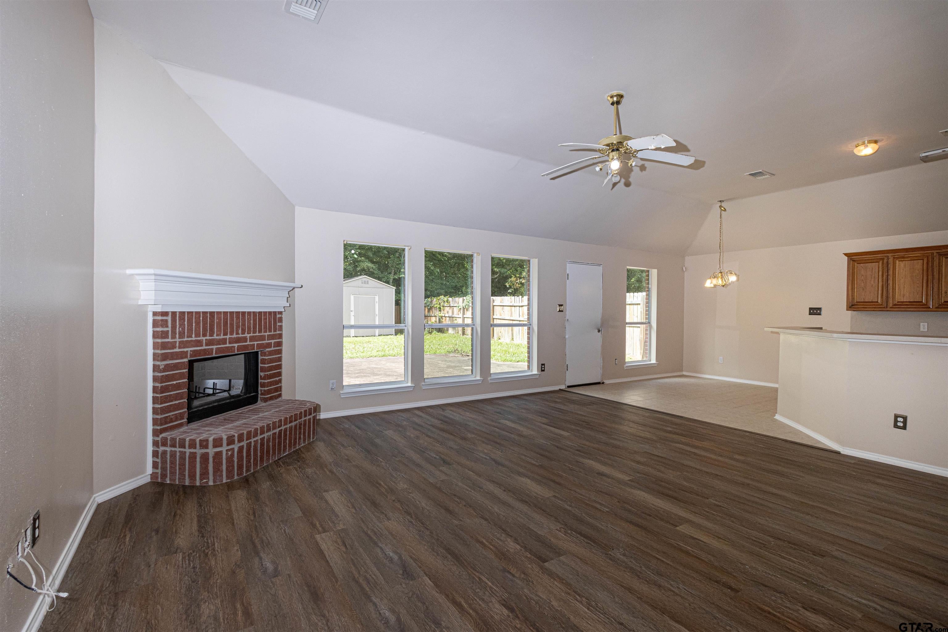 221 Maggie Cir