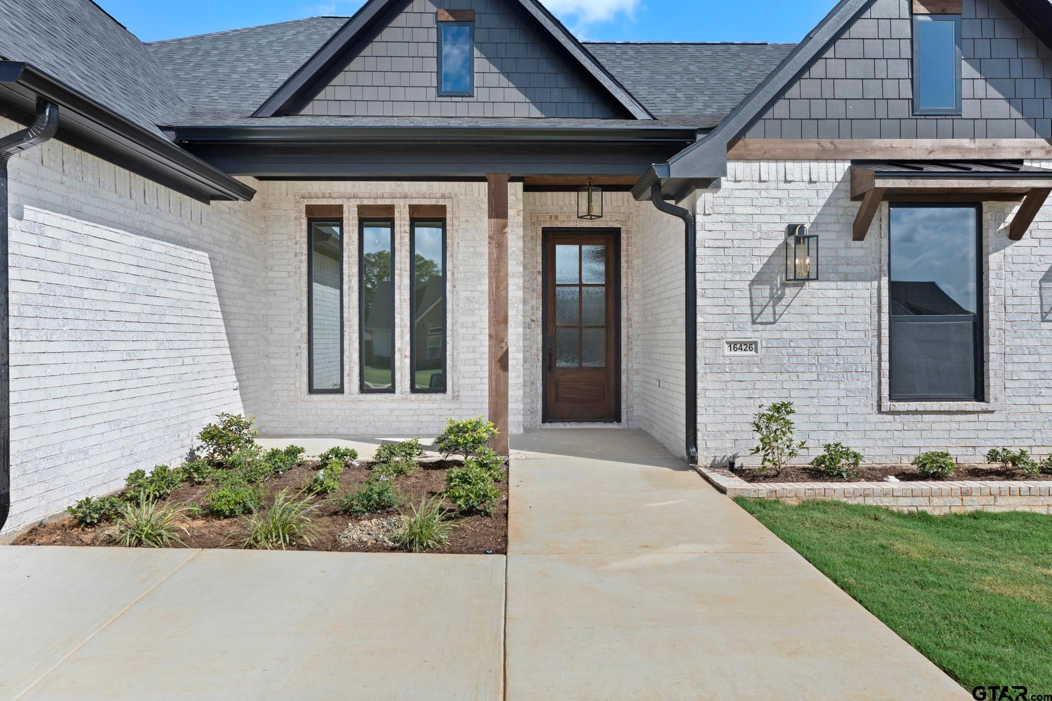 16426 Clearview Dr