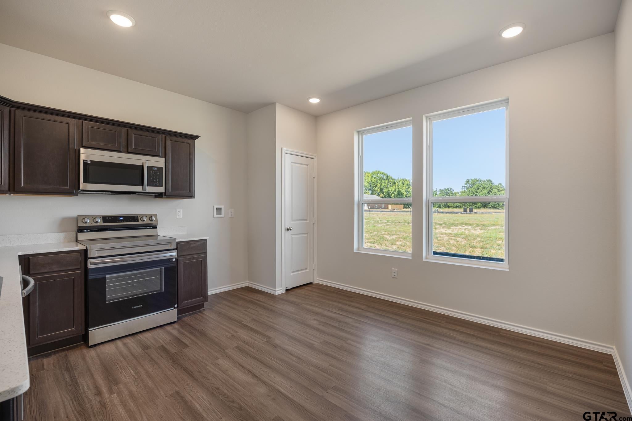 611 Park Central