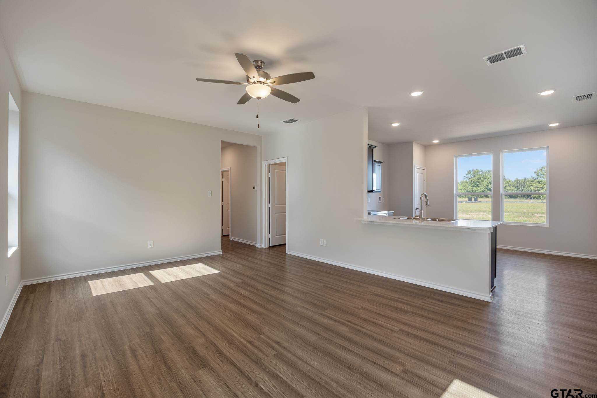611 Park Central