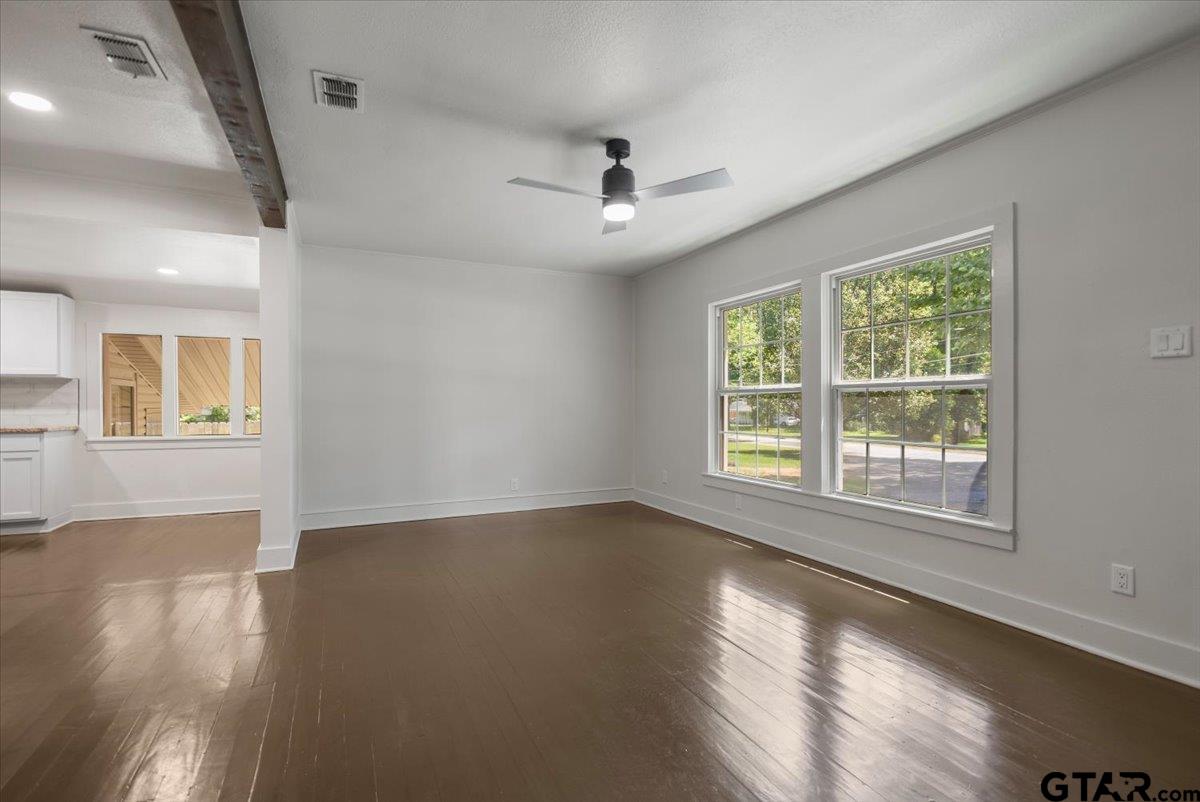 1303 E Lantrip