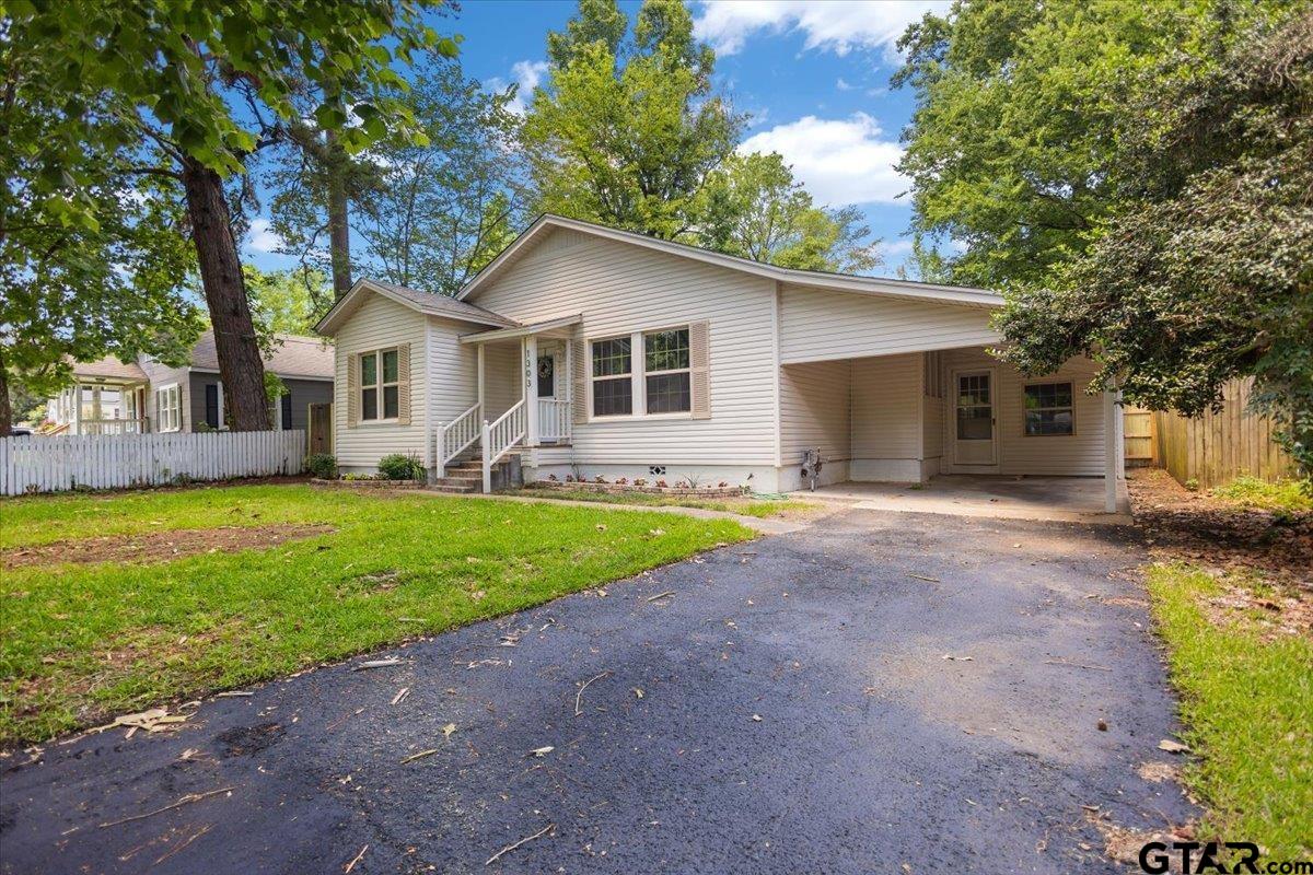 1303 E Lantrip